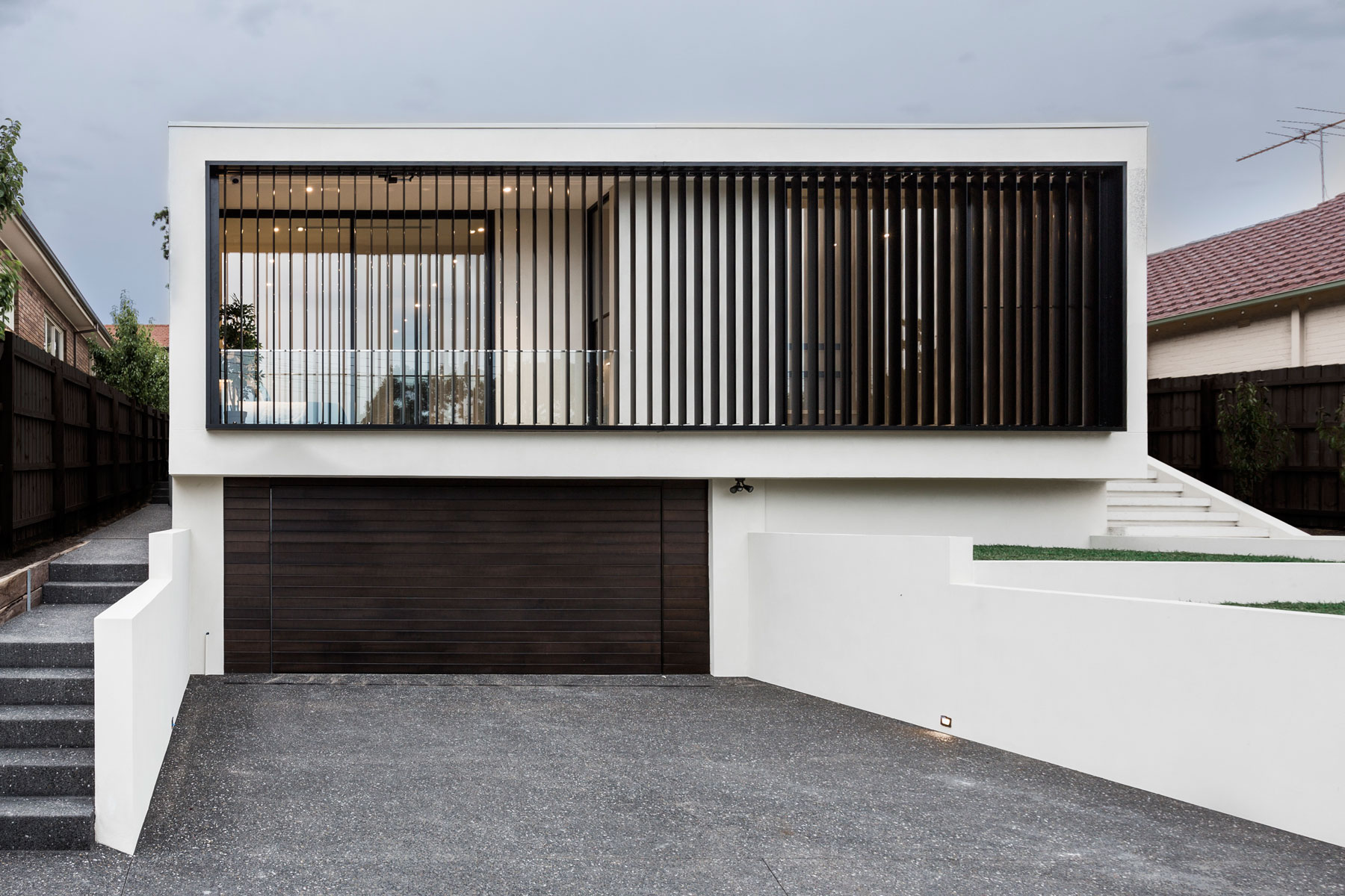 A Stylish and Dramatic Contemporary Home in Camberwell, Australia by Canny (1)