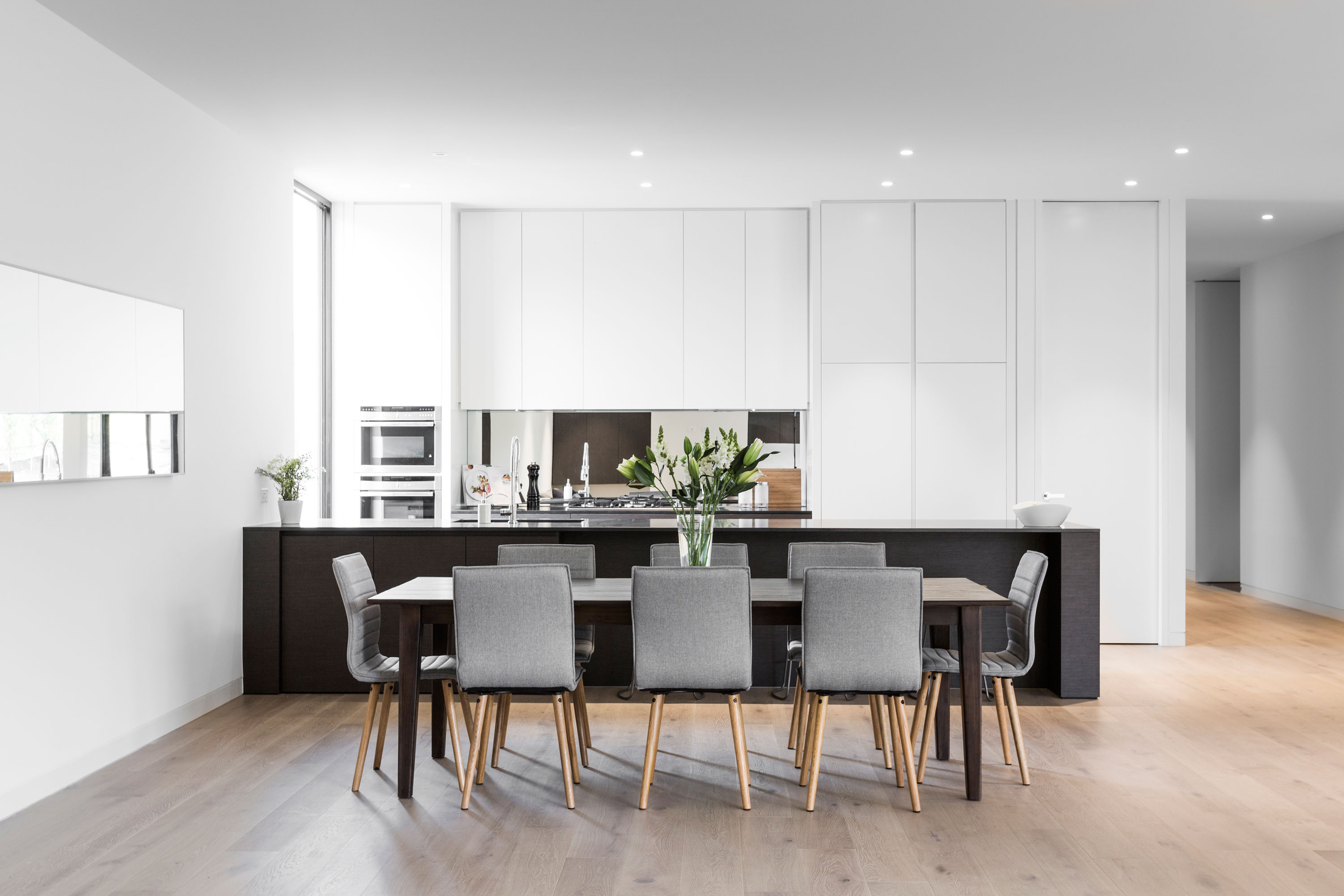 A Stylish and Dramatic Contemporary Home in Camberwell, Australia by Canny (13)