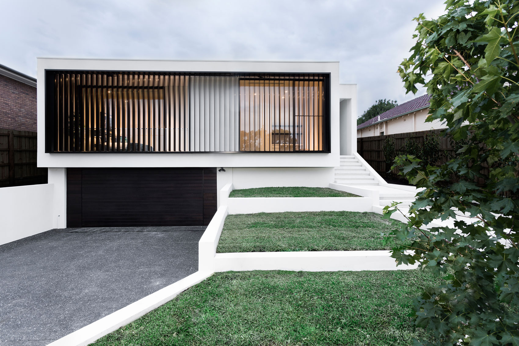 A Stylish and Dramatic Contemporary Home in Camberwell, Australia by Canny (2)