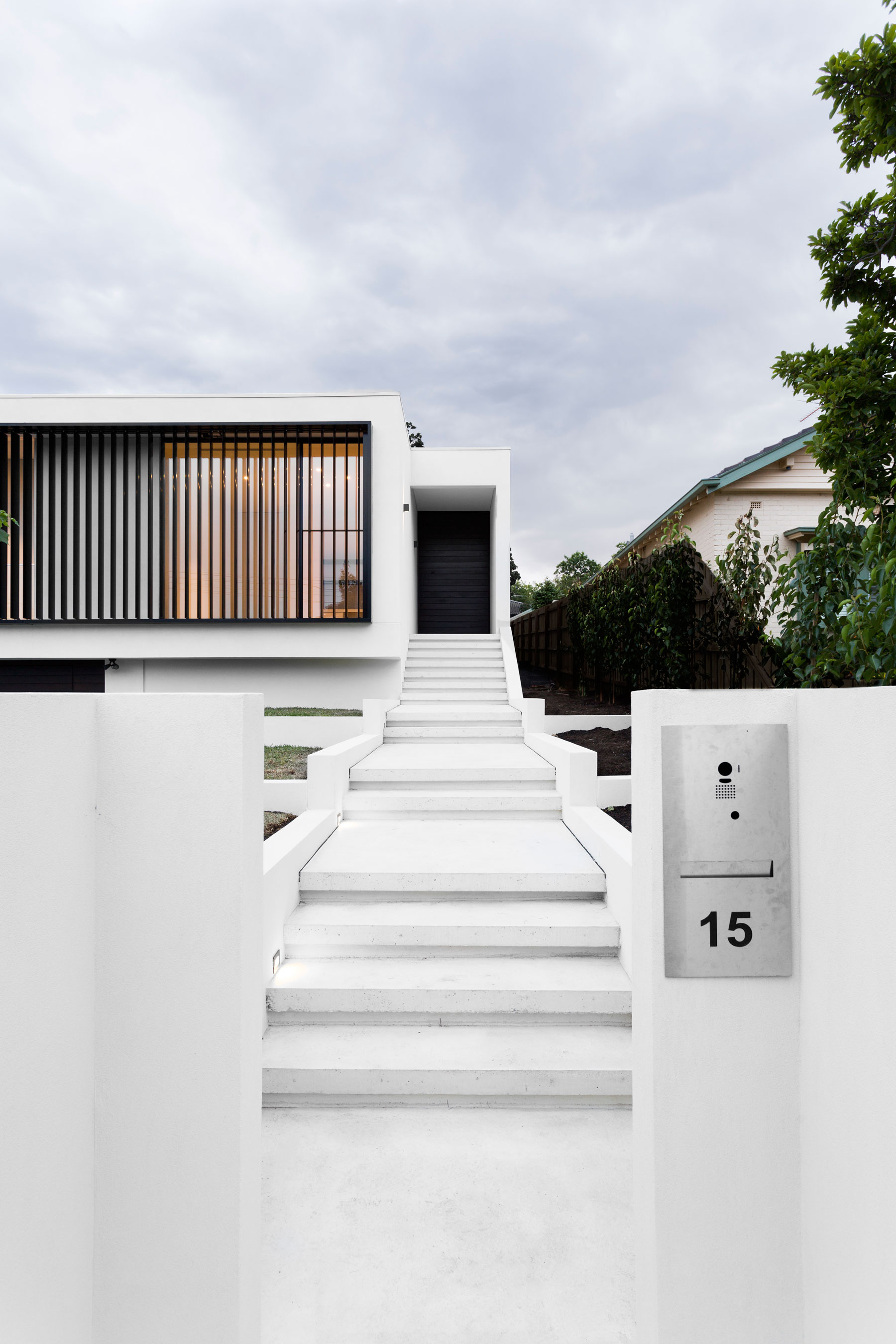 A Stylish and Dramatic Contemporary Home in Camberwell, Australia by Canny (3)