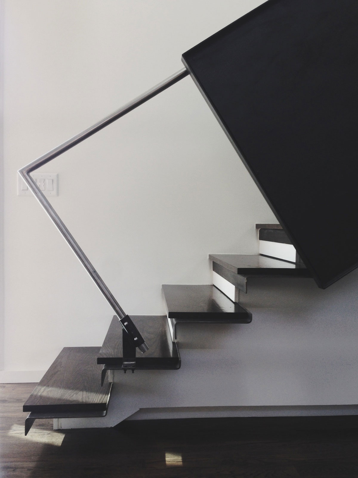 A Stylish and Dramatic Contemporary Home with Natural Light in North Carolina by Raleigh Architecture Company (13)