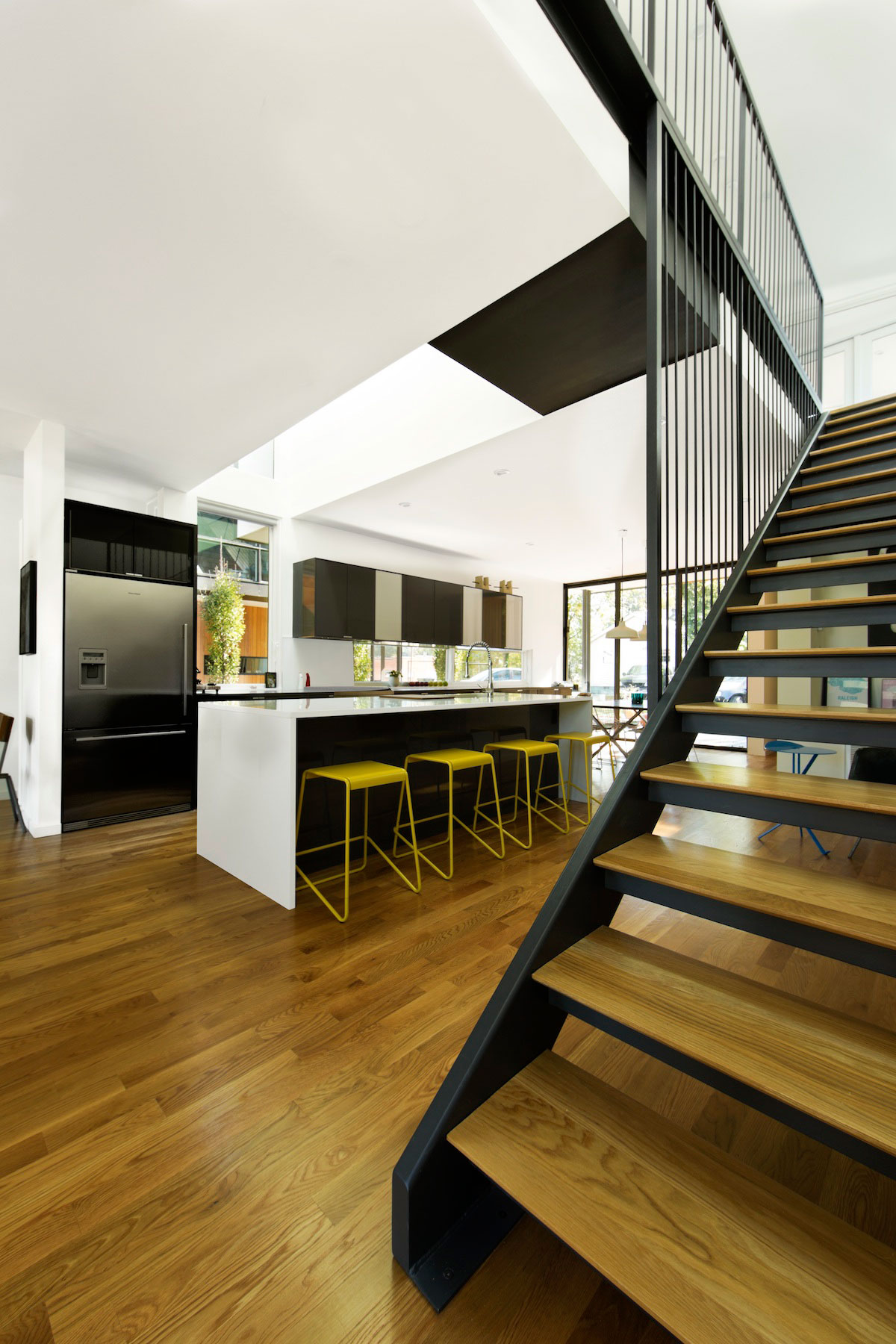 A Stylish and Dramatic Contemporary Home with Natural Light in North Carolina by Raleigh Architecture Company (7)