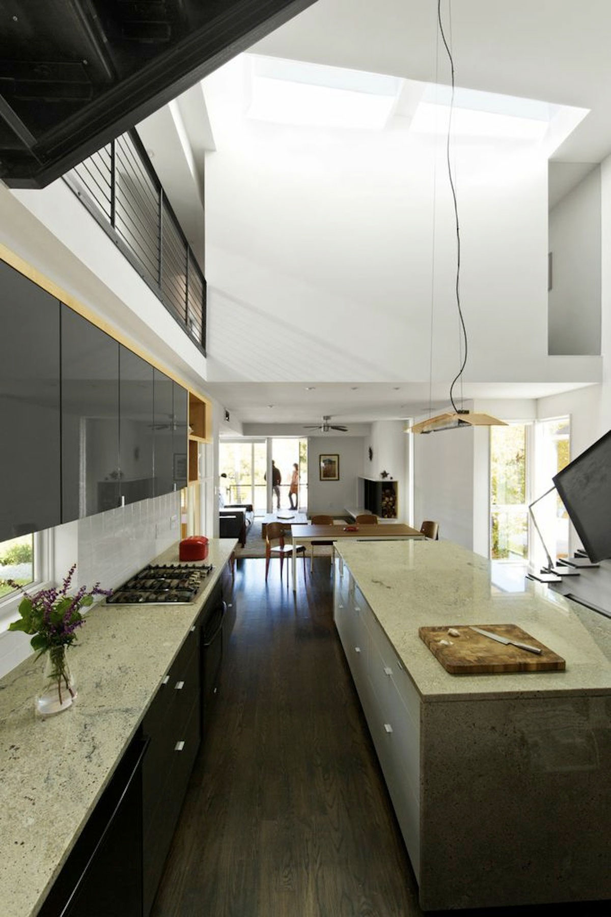 A Stylish and Dramatic Contemporary Home with Natural Light in North Carolina by Raleigh Architecture Company (8)