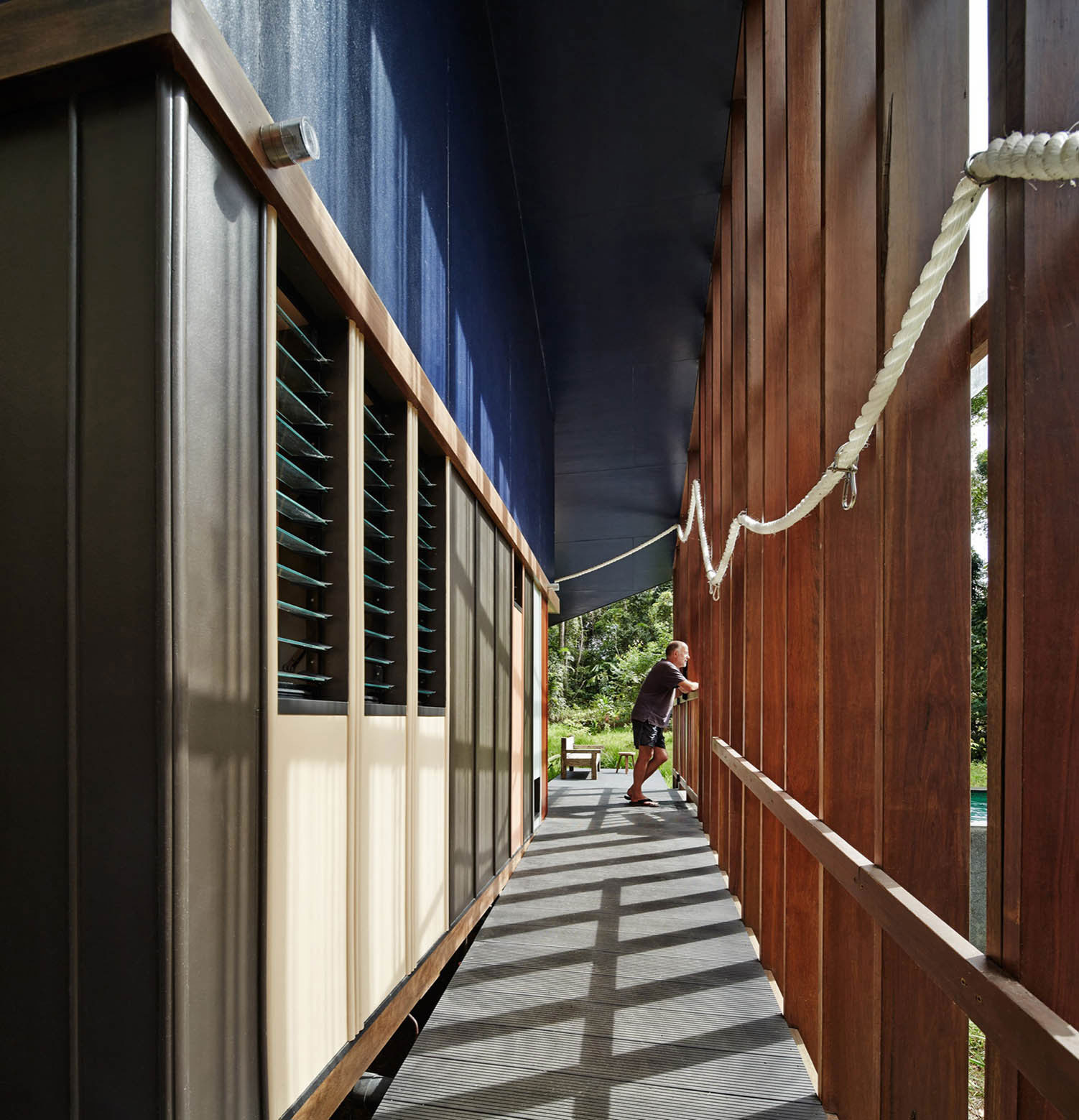 A Stylish and Eco-Friendly Home in a Tropical Rainforest of Queensland by M3 architecture (12)