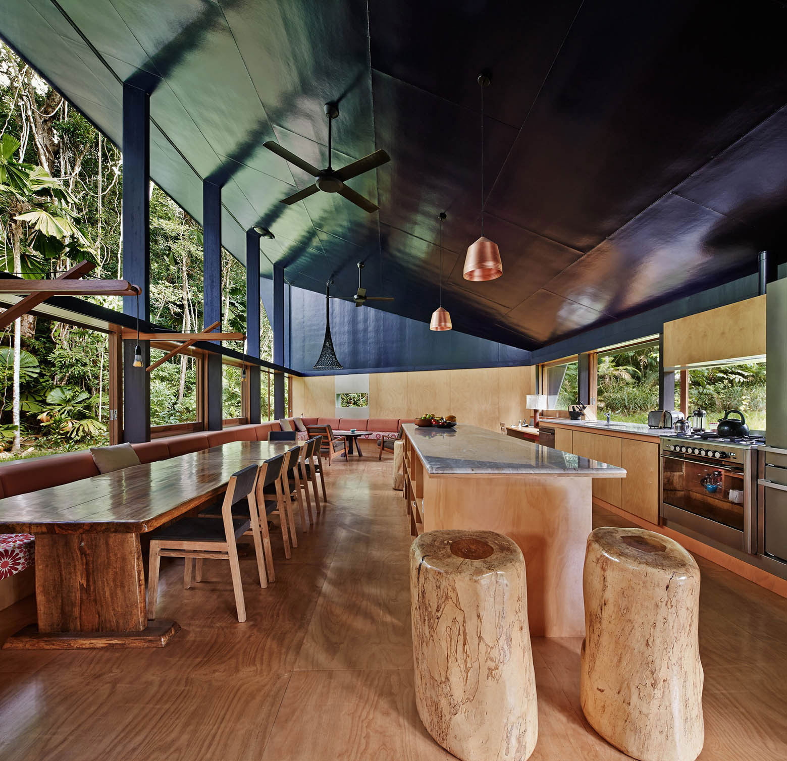 A Stylish and Eco-Friendly Home in a Tropical Rainforest of Queensland by M3 architecture (17)