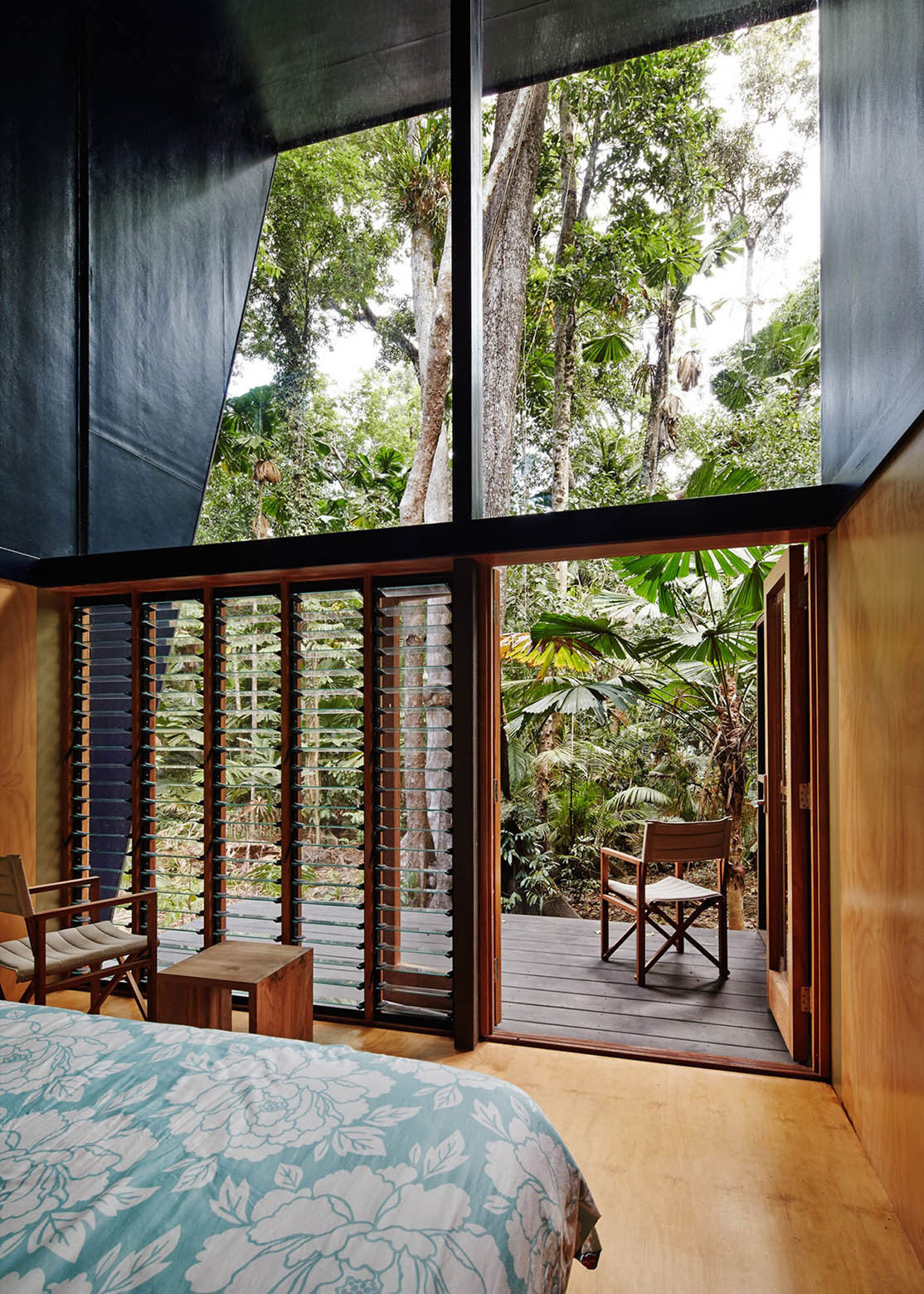 A Stylish and Eco-Friendly Home in a Tropical Rainforest of Queensland by M3 architecture (19)