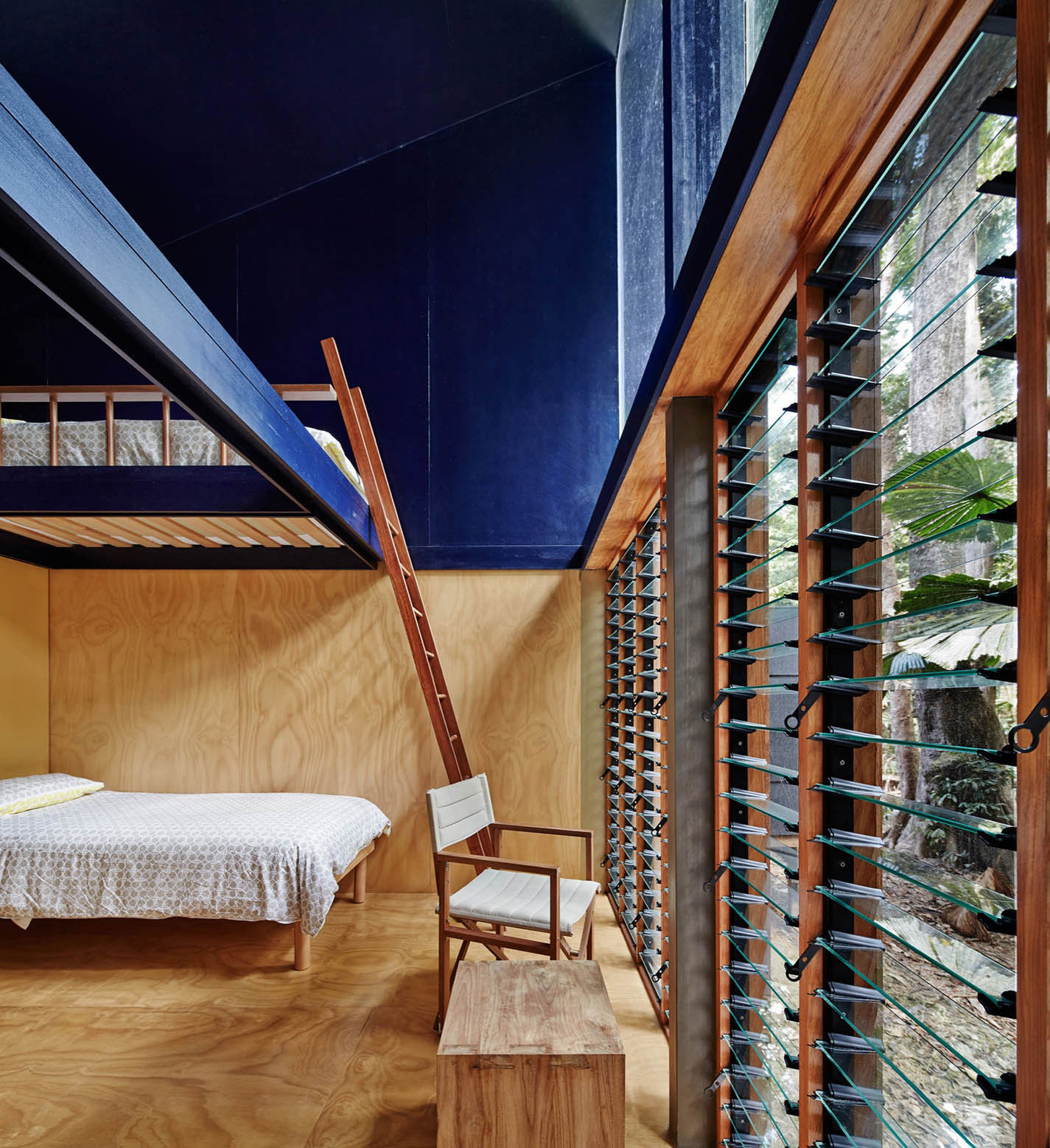 A Stylish and Eco-Friendly Home in a Tropical Rainforest of Queensland by M3 architecture (22)