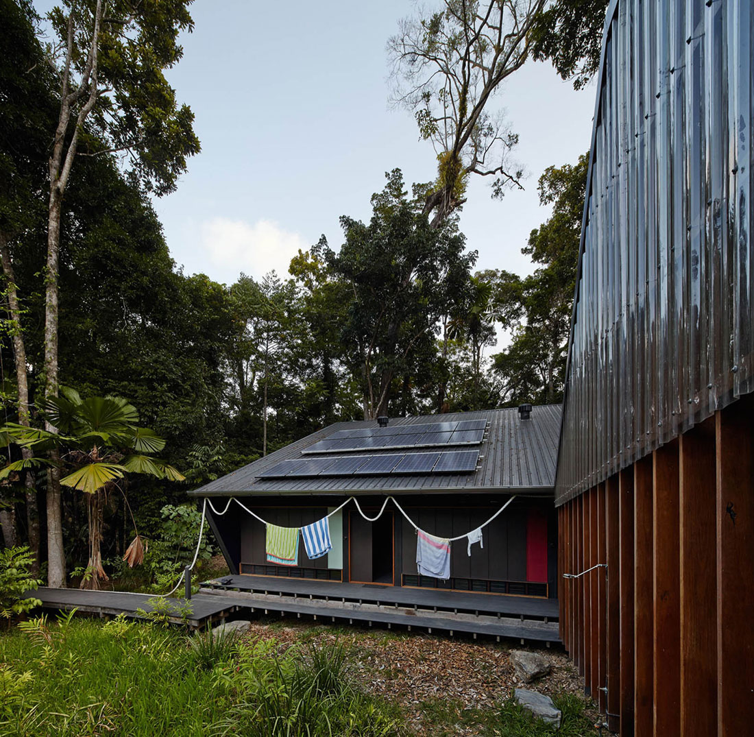 A Stylish and Eco-Friendly Home in a Tropical Rainforest of Queensland by M3 architecture (3)