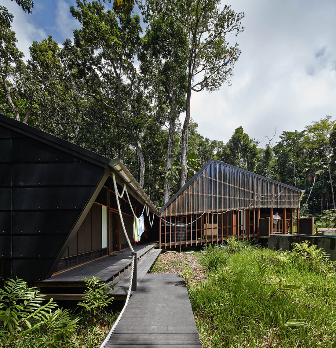 A Stylish and Eco-Friendly Home in a Tropical Rainforest of Queensland by M3 architecture (4)