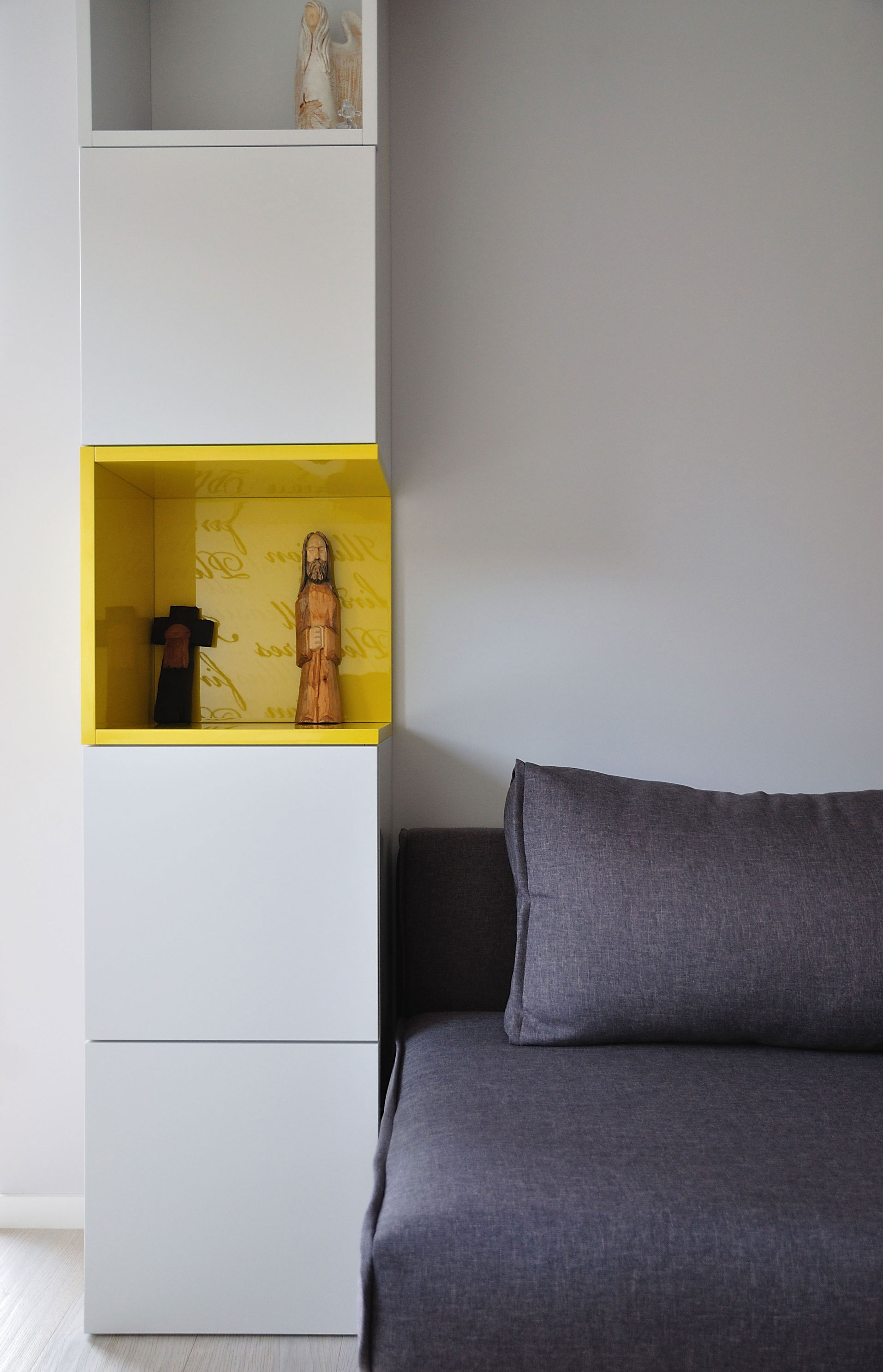 A Stylish and Futuristic Modern Apartment with Multicolor Interiors in Gdynia, Poland by MSWW (14)