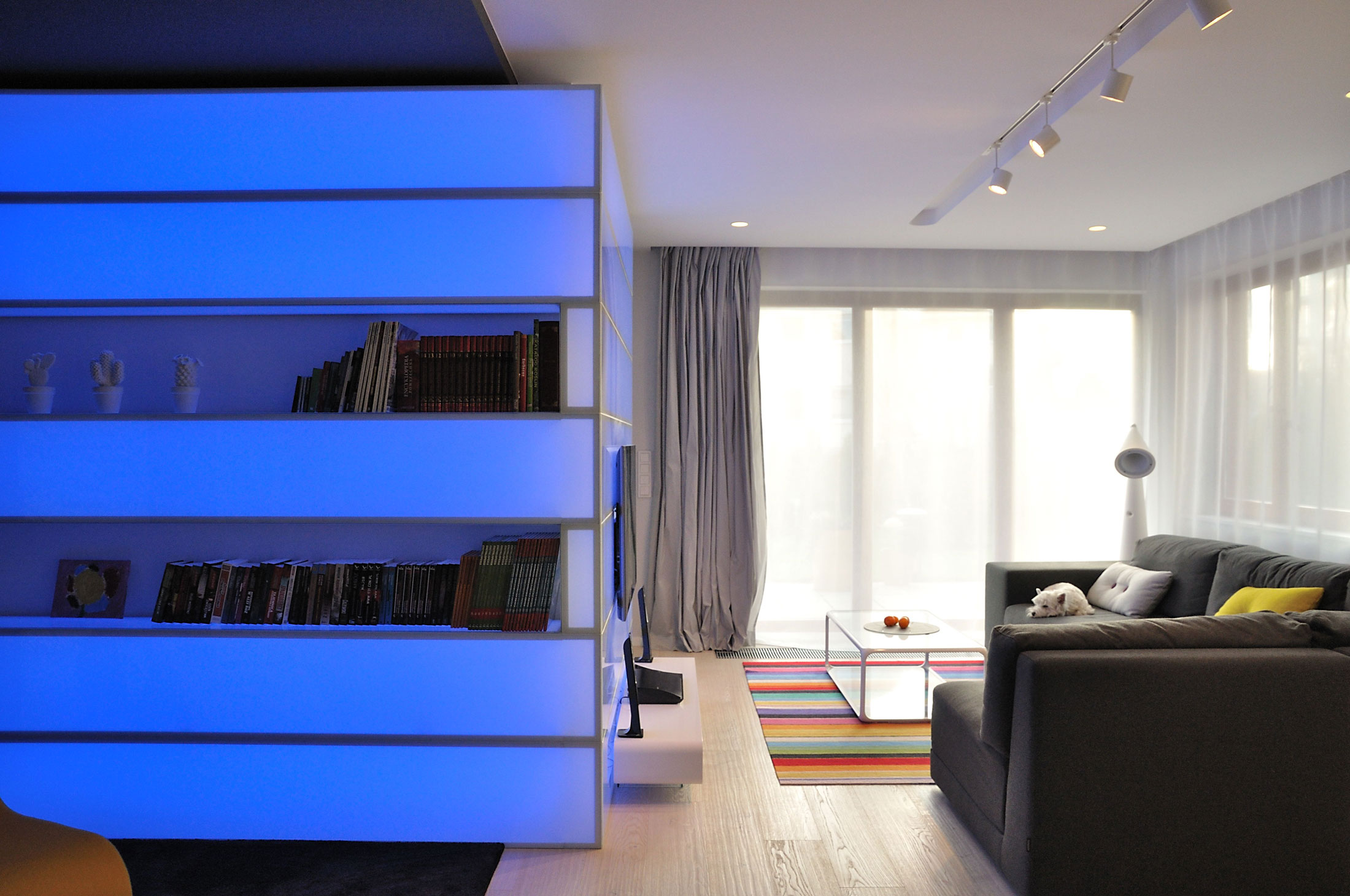 A Stylish and Futuristic Modern Apartment with Multicolor Interiors in Gdynia, Poland by MSWW (5)