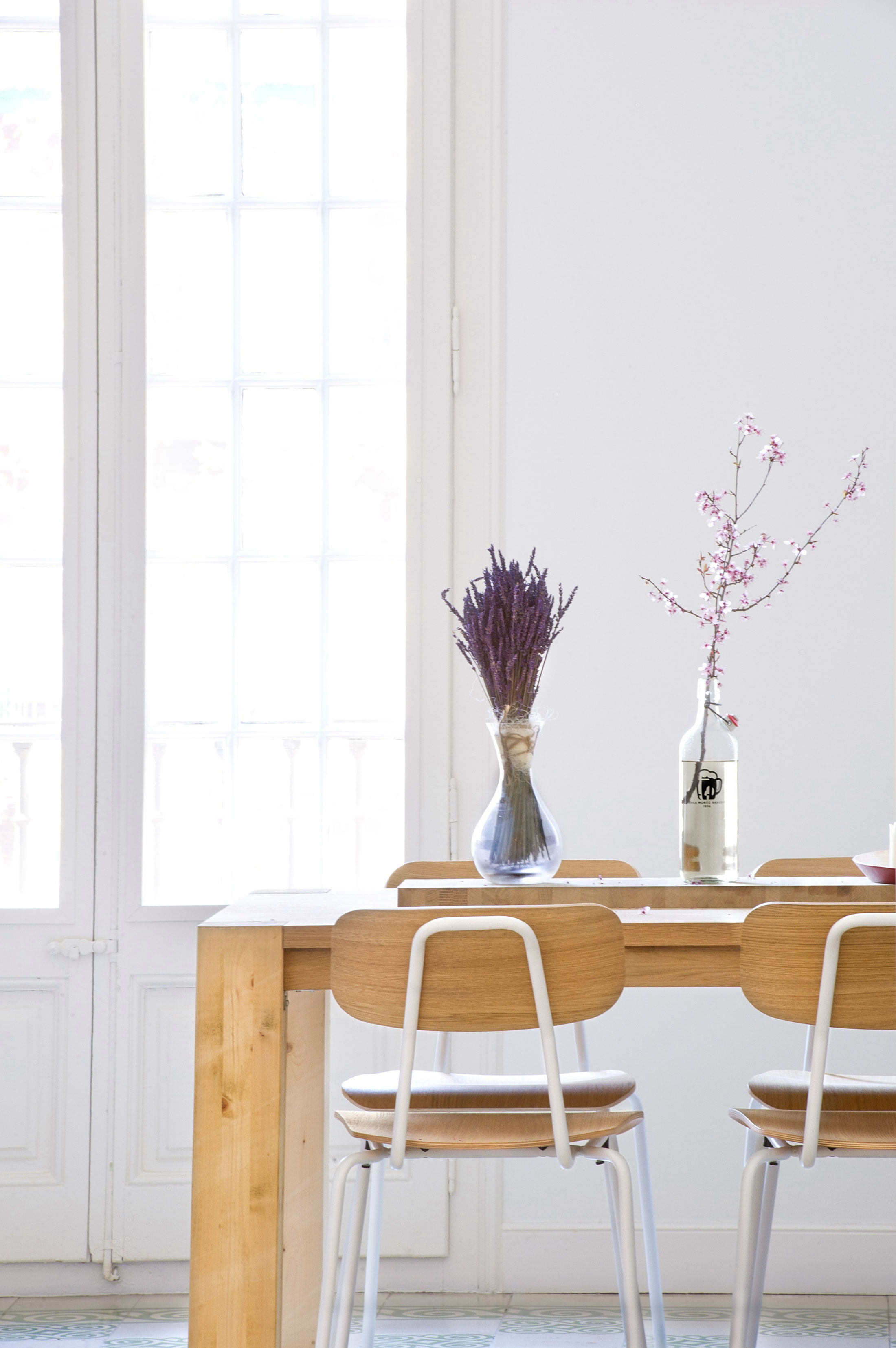 A Stylish and Vibrant Contemporary Flat in Barcelona, Spain by Egue y Seta (10)
