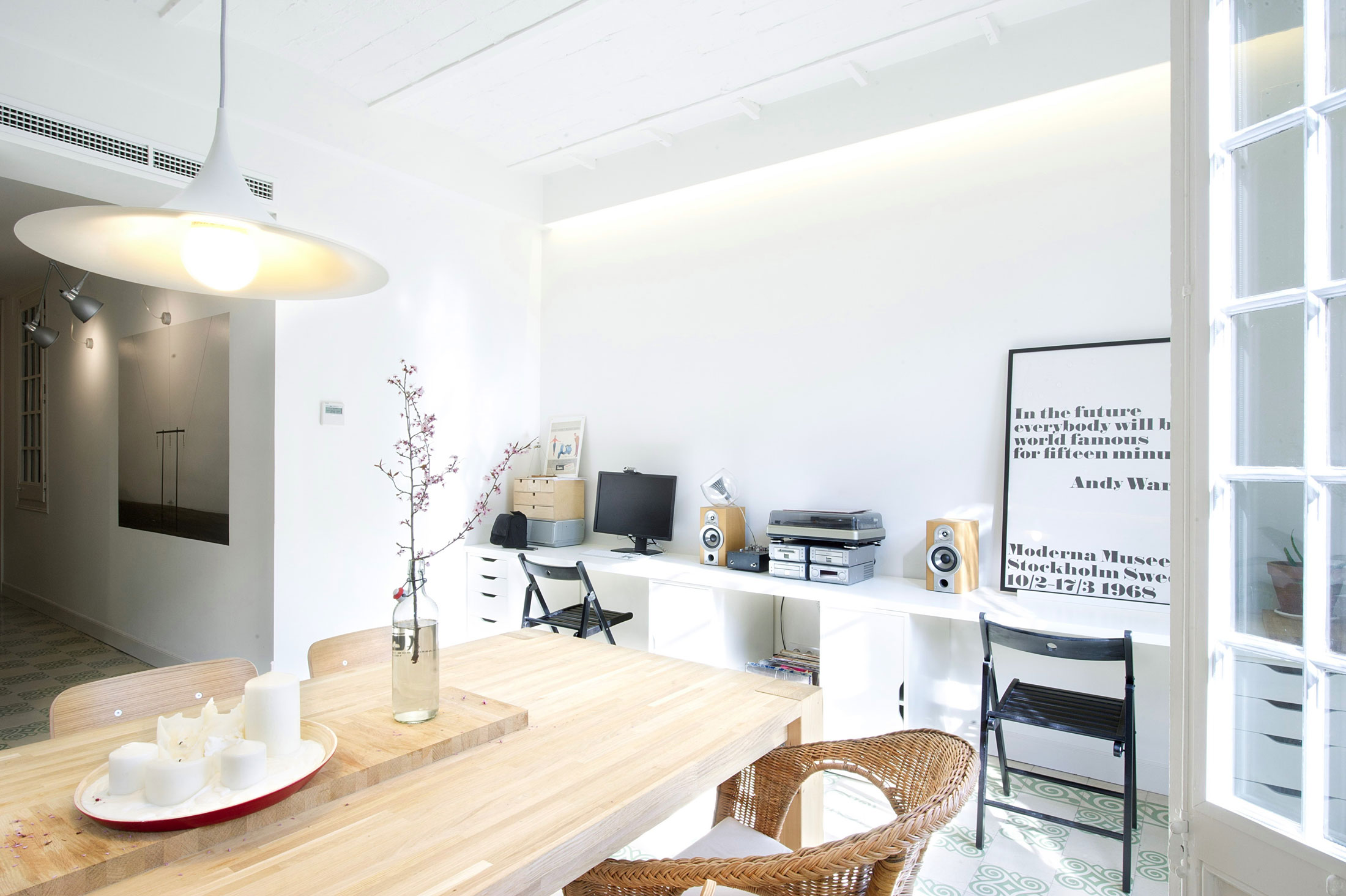 A Stylish and Vibrant Contemporary Flat in Barcelona, Spain by Egue y Seta (13)