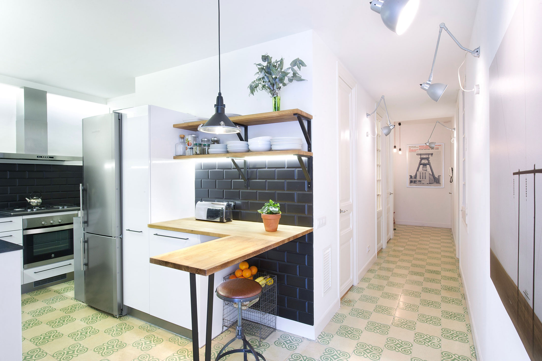 A Stylish and Vibrant Contemporary Flat in Barcelona, Spain by Egue y Seta (16)