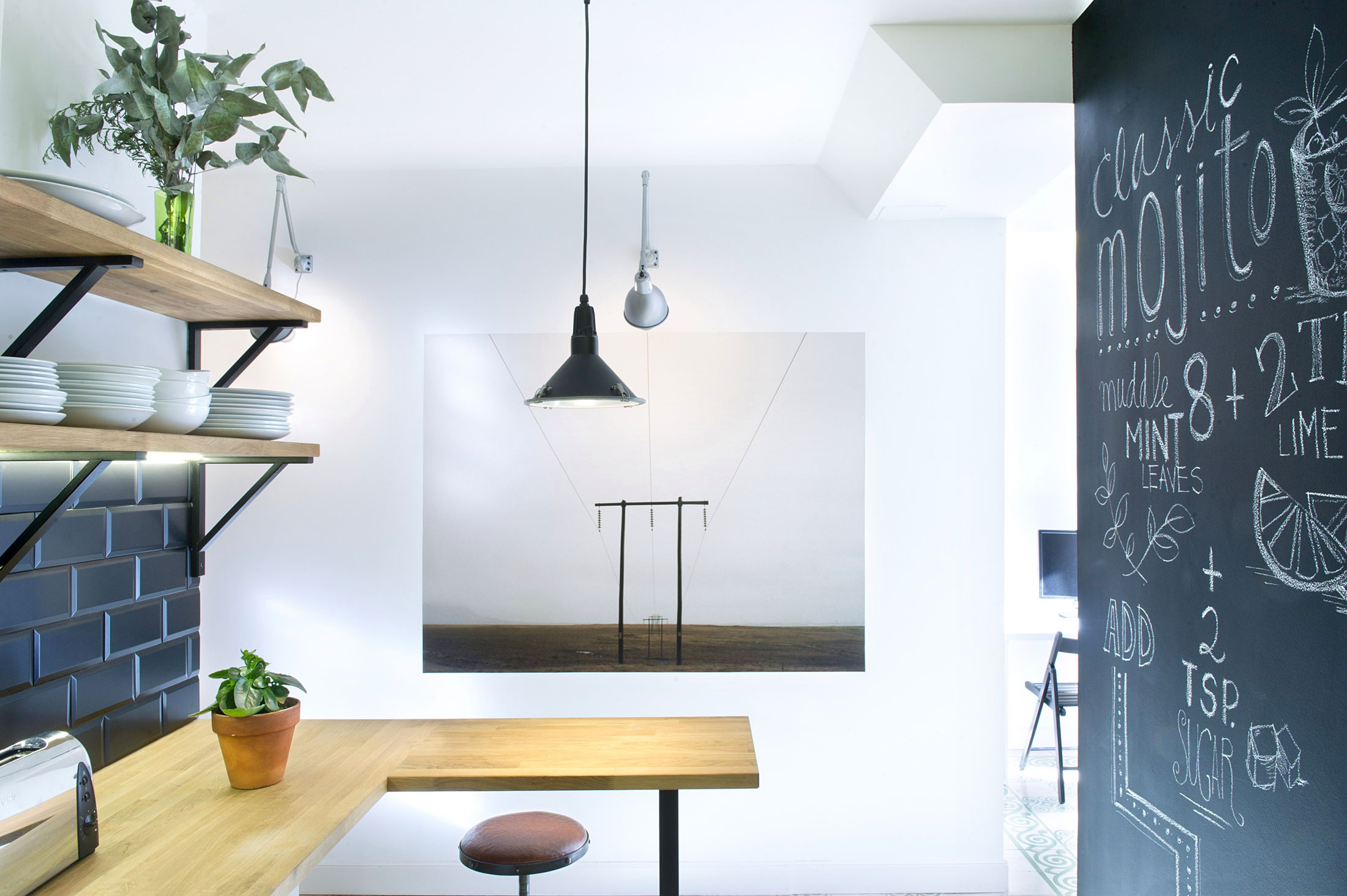 A Stylish and Vibrant Contemporary Flat in Barcelona, Spain by Egue y Seta (21)