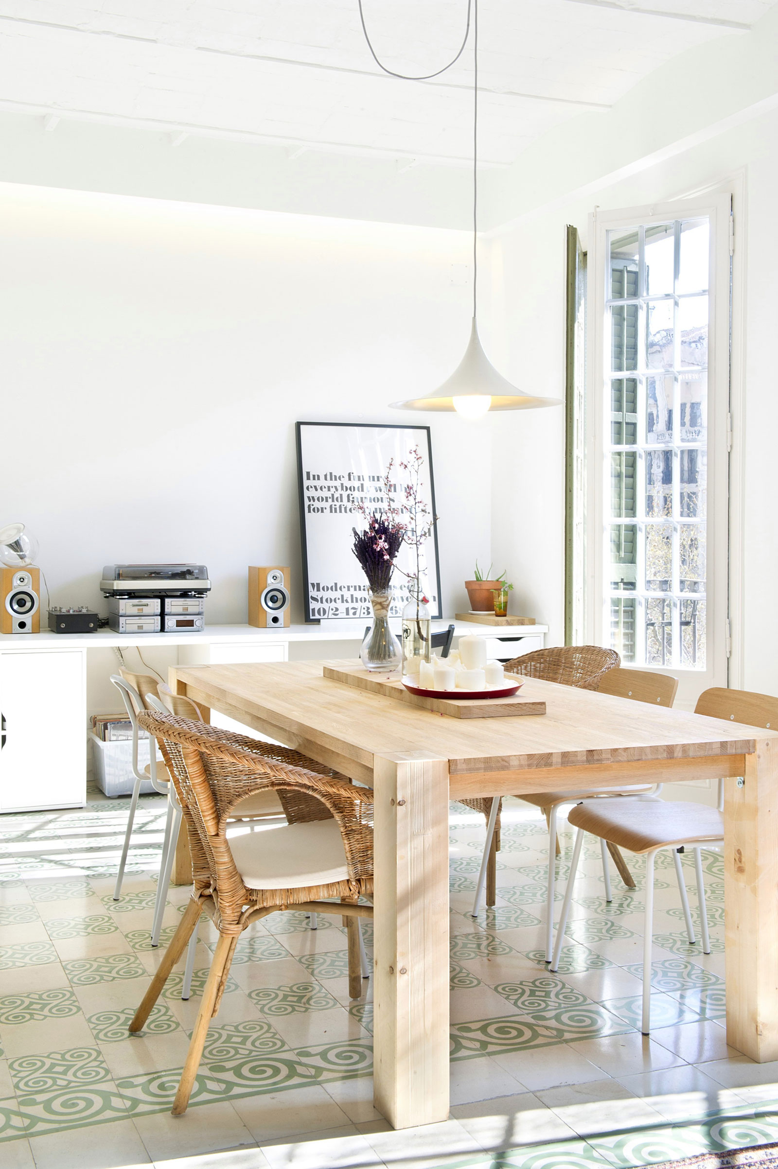 A Stylish and Vibrant Contemporary Flat in Barcelona, Spain by Egue y Seta (5)
