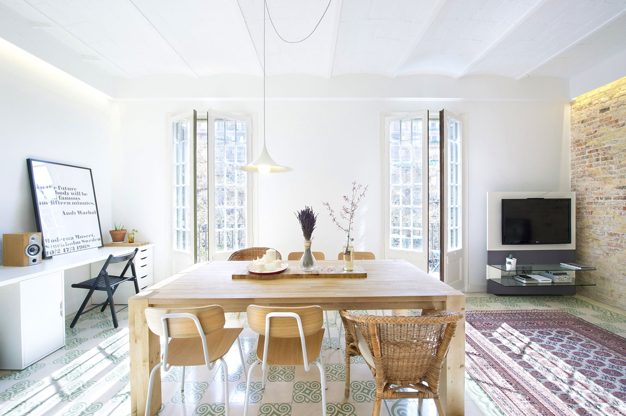 A Stylish and Vibrant Contemporary Flat in Barcelona, Spain by Egue y Seta (8)
