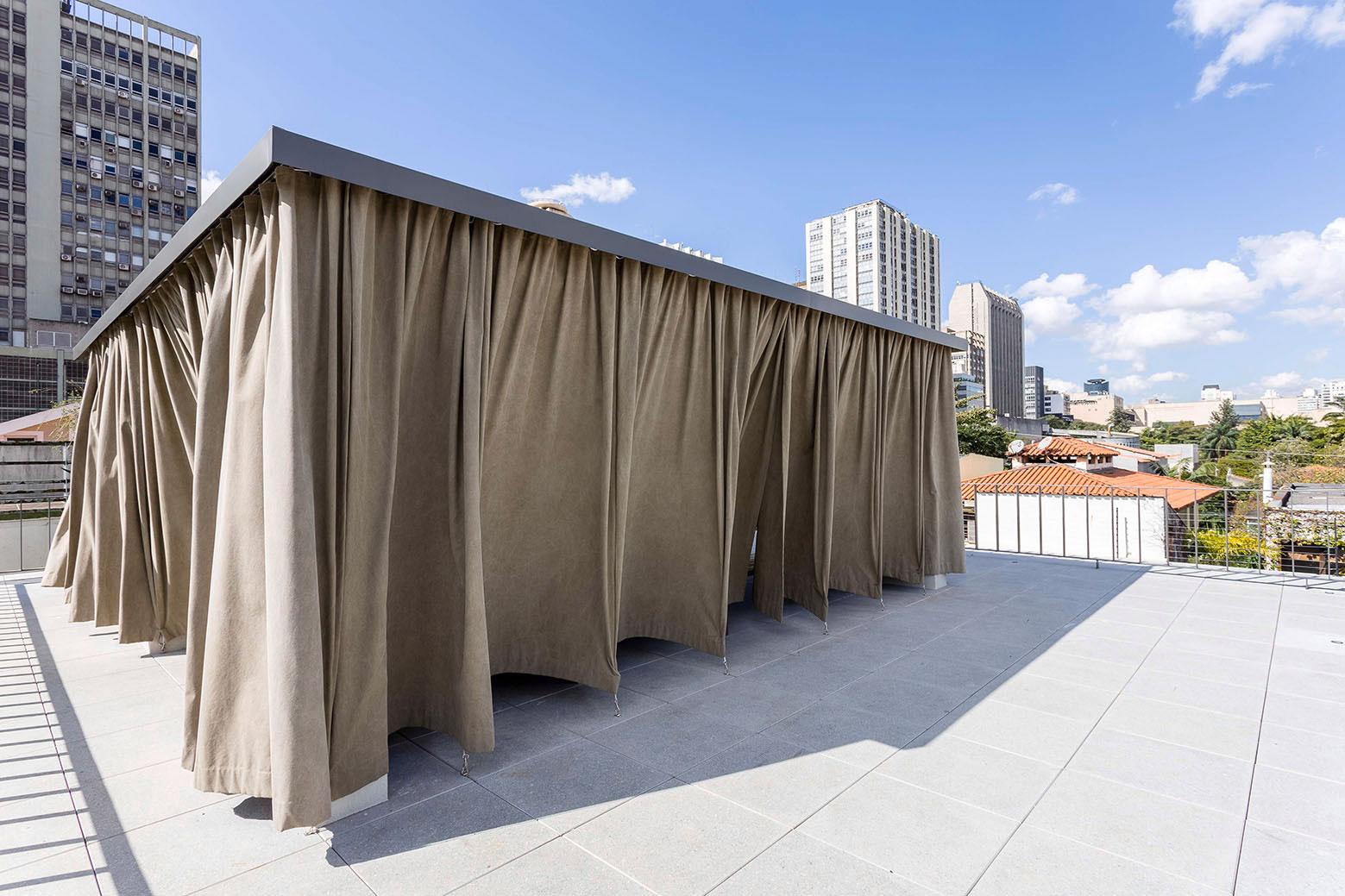 A Stylish and Vibrant Home with Simple and Practical Interiors in São Paulo by Felipe Hess (5)