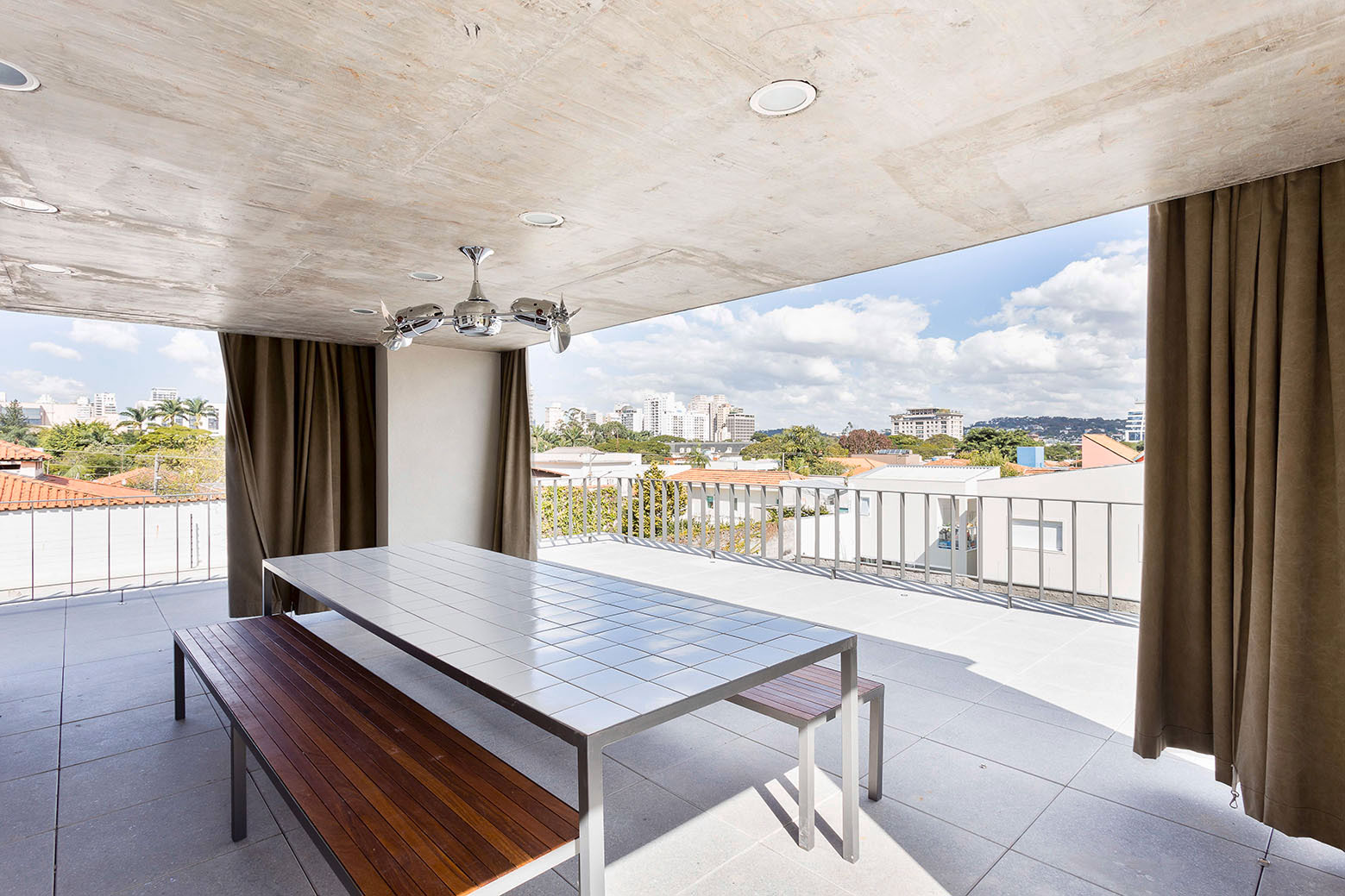 A Stylish and Vibrant Home with Simple and Practical Interiors in São Paulo by Felipe Hess (9)