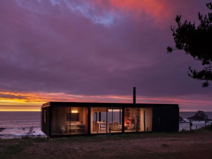 A Sustainable Contemporary Home with Dramatic Sea Views in Valparaíso, Chile by Felipe Assadi (10)