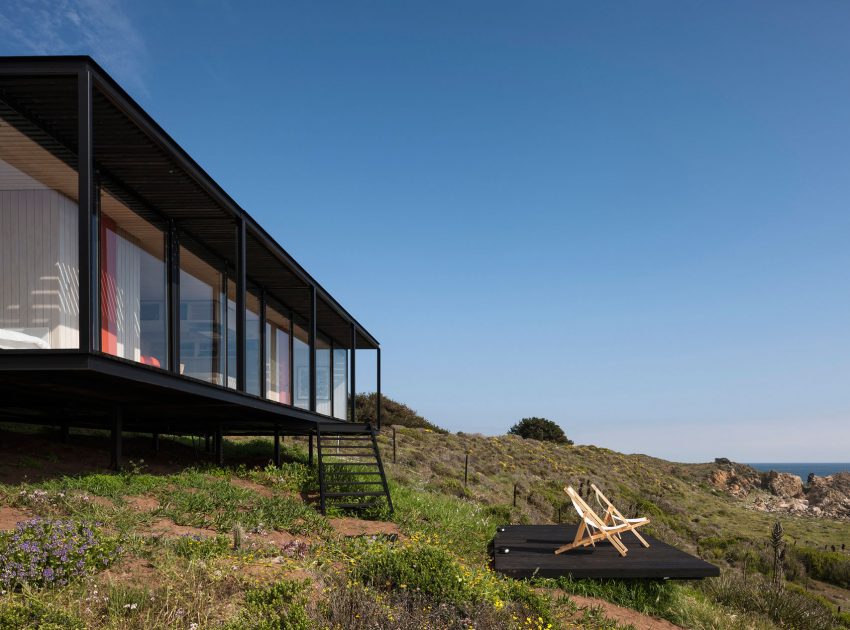 A Sustainable Contemporary Home with Dramatic Sea Views in Valparaíso, Chile by Felipe Assadi (3)