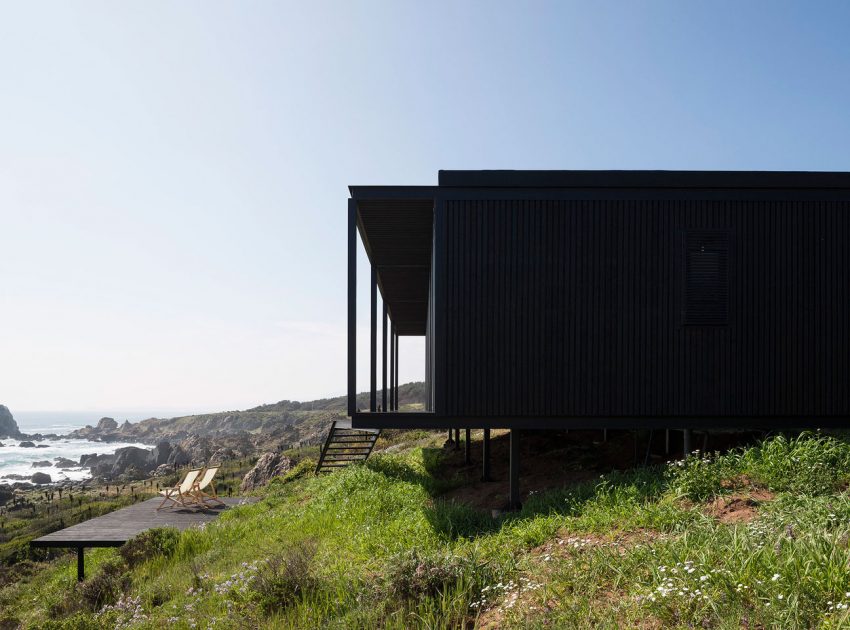 A Sustainable Contemporary Home with Dramatic Sea Views in Valparaíso, Chile by Felipe Assadi (4)