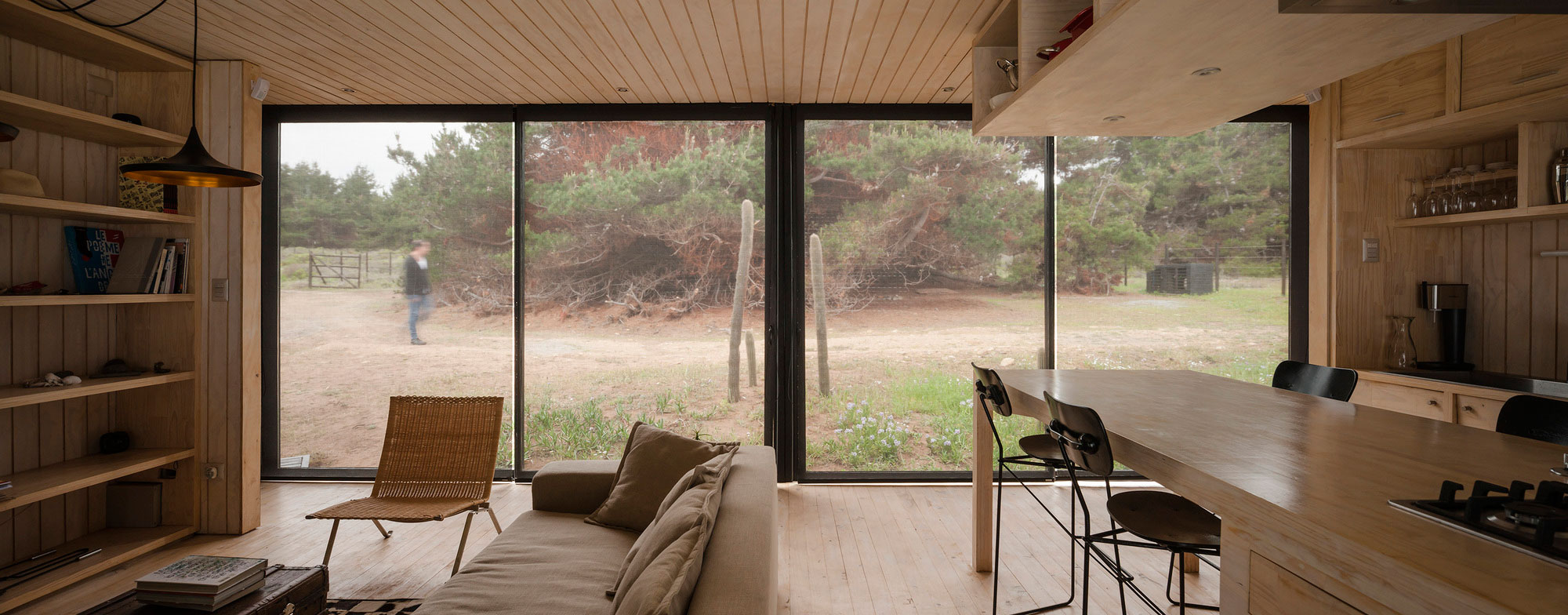 A Sustainable Contemporary Home with Dramatic Sea Views in Valparaíso, Chile by Felipe Assadi (8)