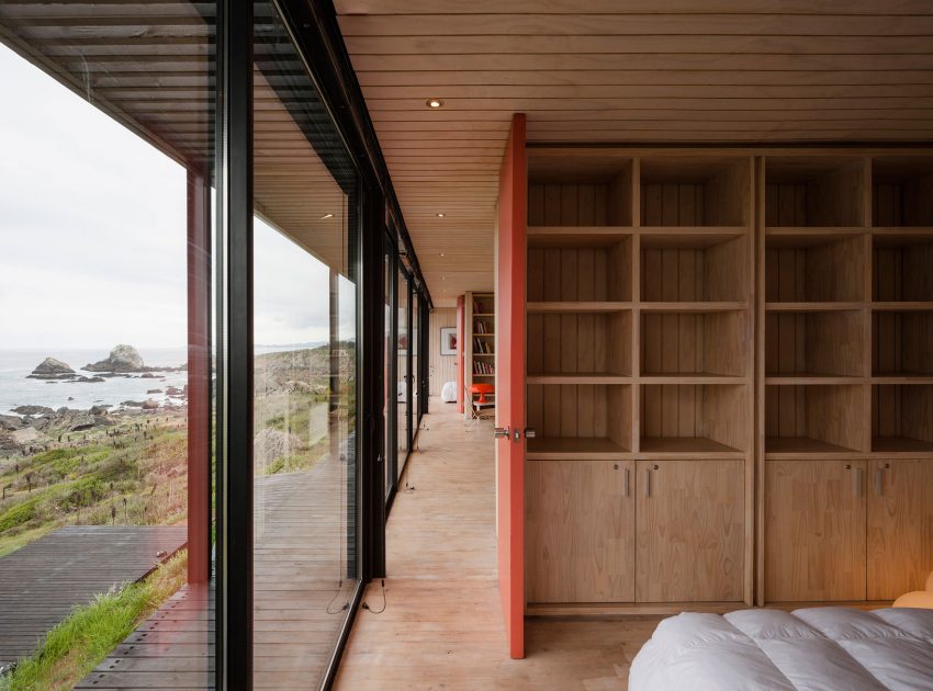 A Sustainable Contemporary Home with Dramatic Sea Views in Valparaíso, Chile by Felipe Assadi (9)