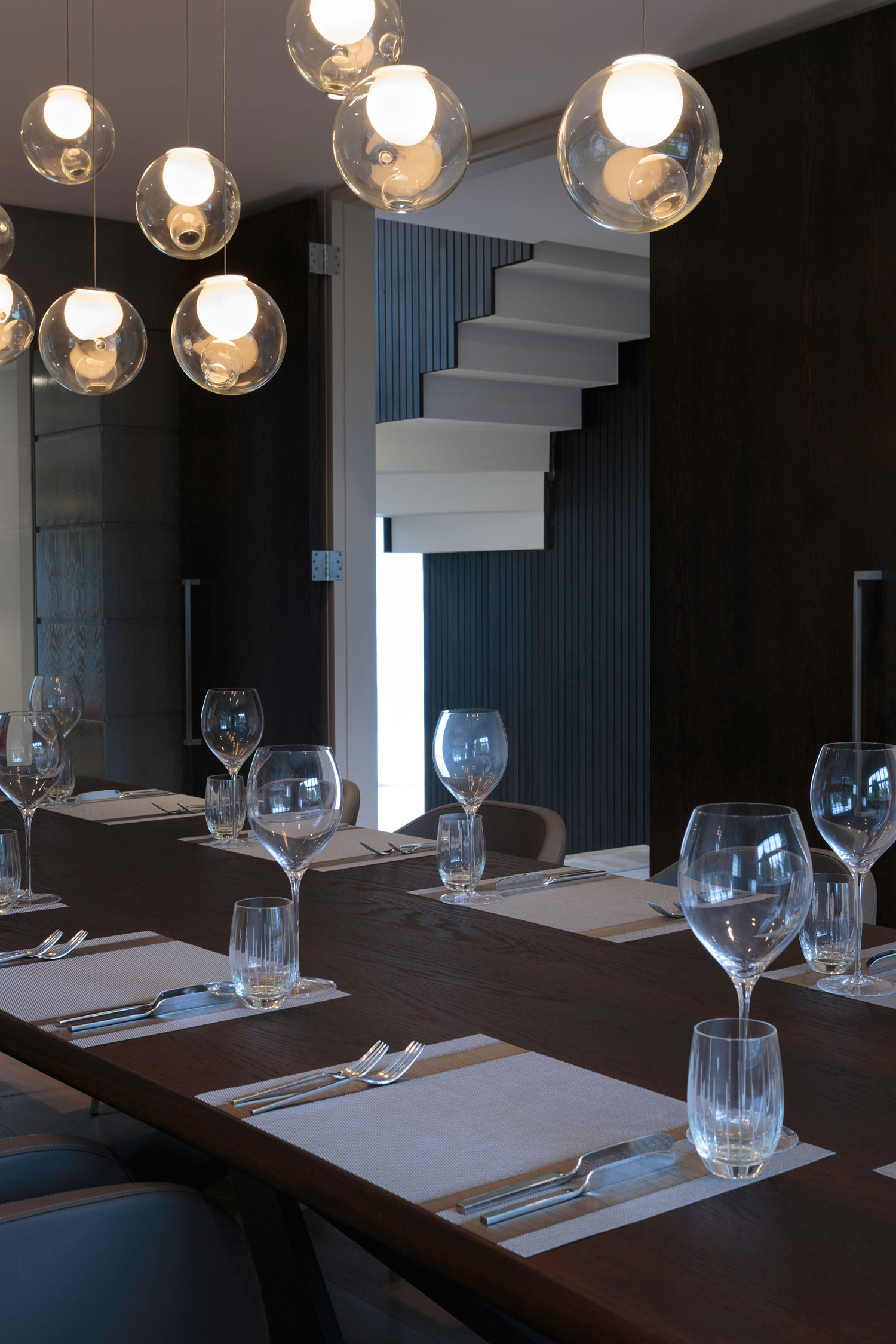 An Ultramodern and Stylish House with Welcoming Interior and Sharp Lines in London by Staffan Tollgard Design Group (15)