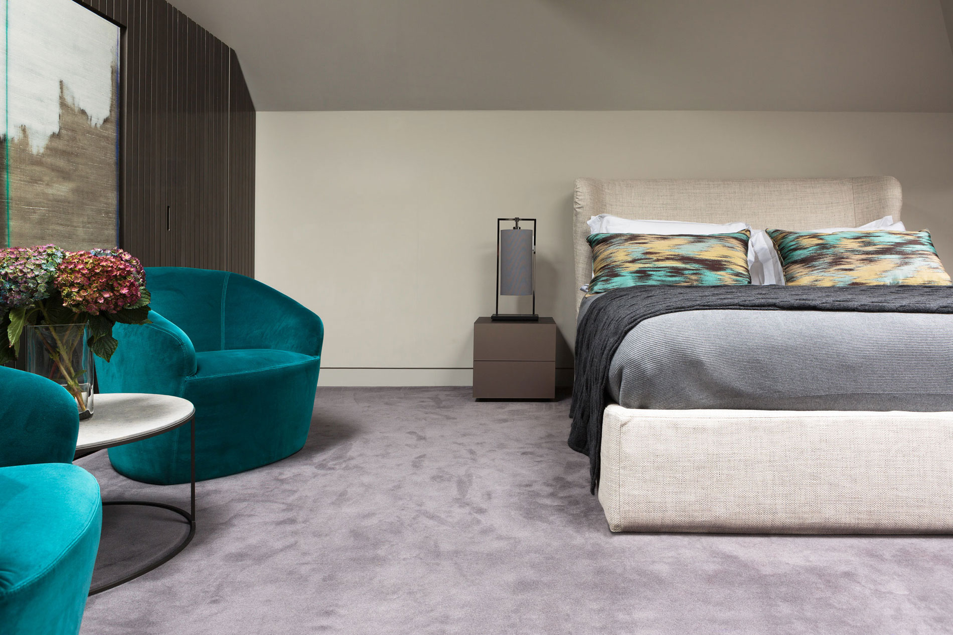 An Ultramodern and Stylish House with Welcoming Interior and Sharp Lines in London by Staffan Tollgard Design Group (16)