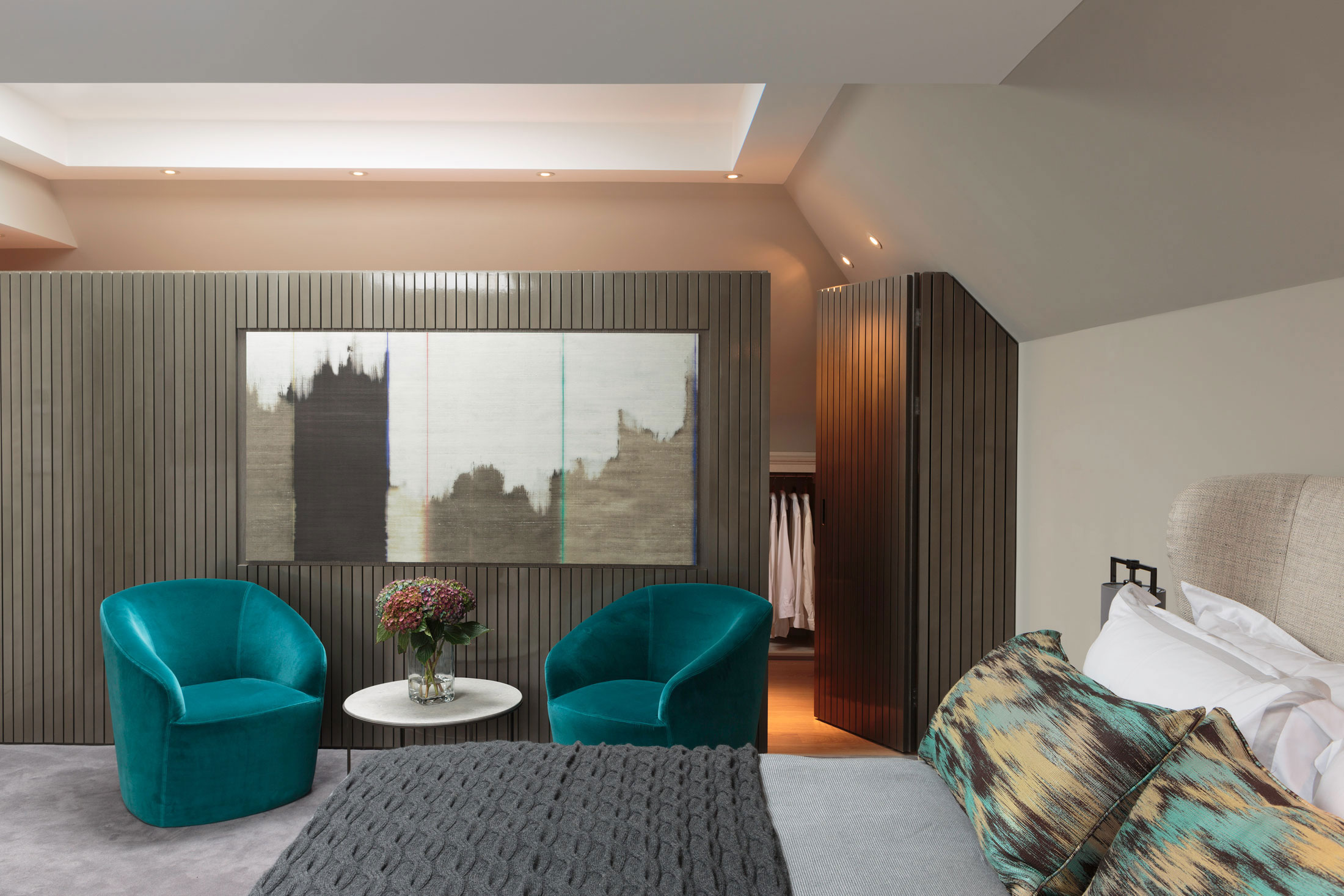 An Ultramodern and Stylish House with Welcoming Interior and Sharp Lines in London by Staffan Tollgard Design Group (17)