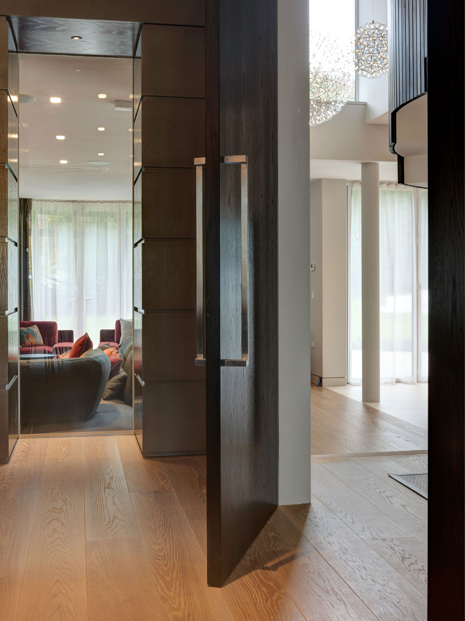 An Ultramodern and Stylish House with Welcoming Interior and Sharp Lines in London by Staffan Tollgard Design Group (3)