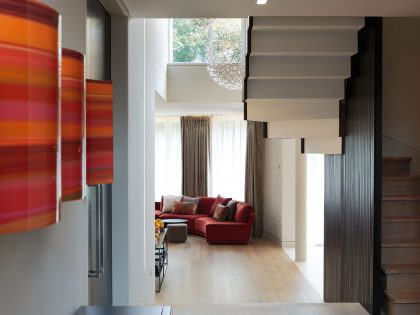 An Ultramodern and Stylish House with Welcoming Interior and Sharp Lines in London by Staffan Tollgard Design Group (4)