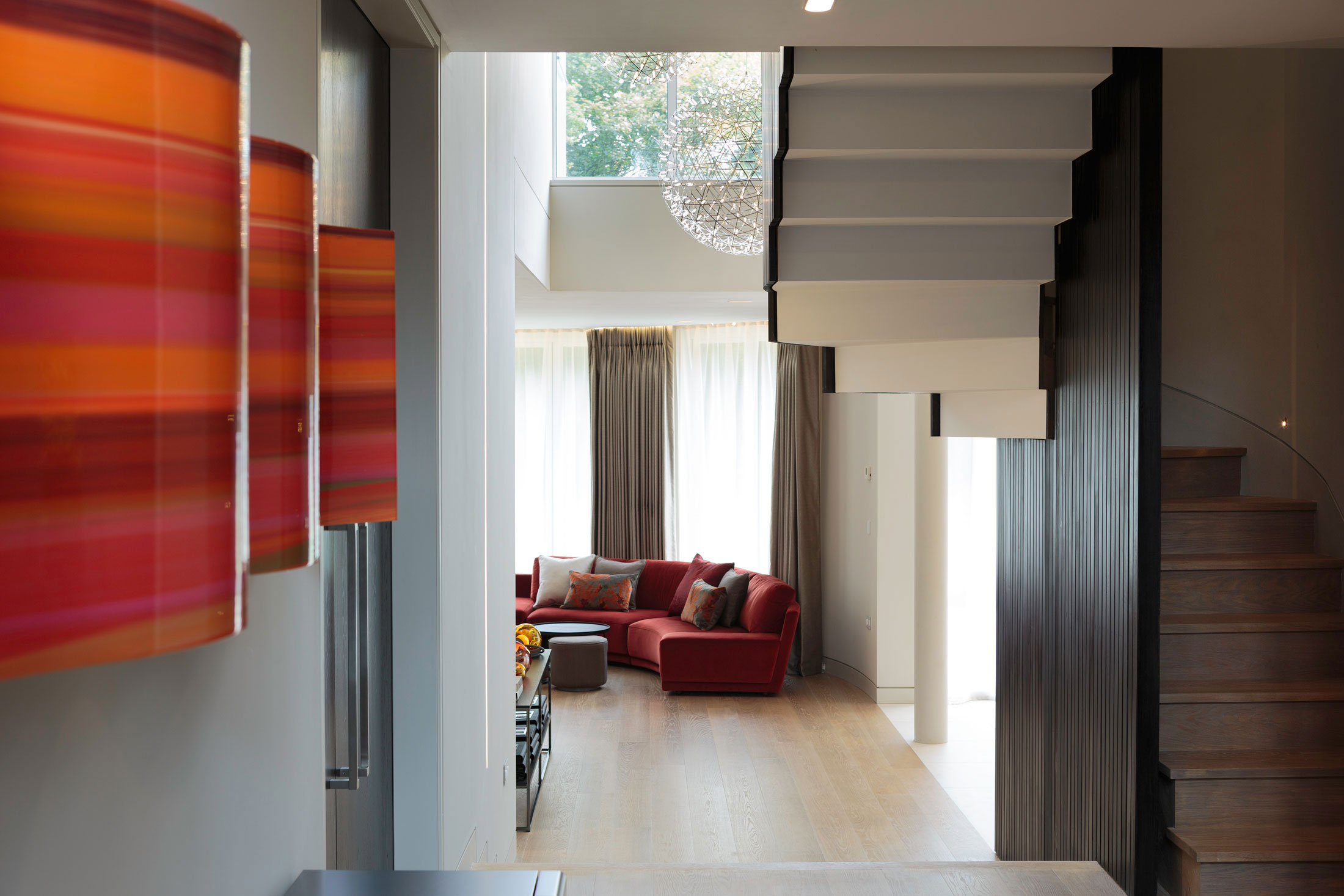 An Ultramodern and Stylish House with Welcoming Interior and Sharp Lines in London by Staffan Tollgard Design Group (4)