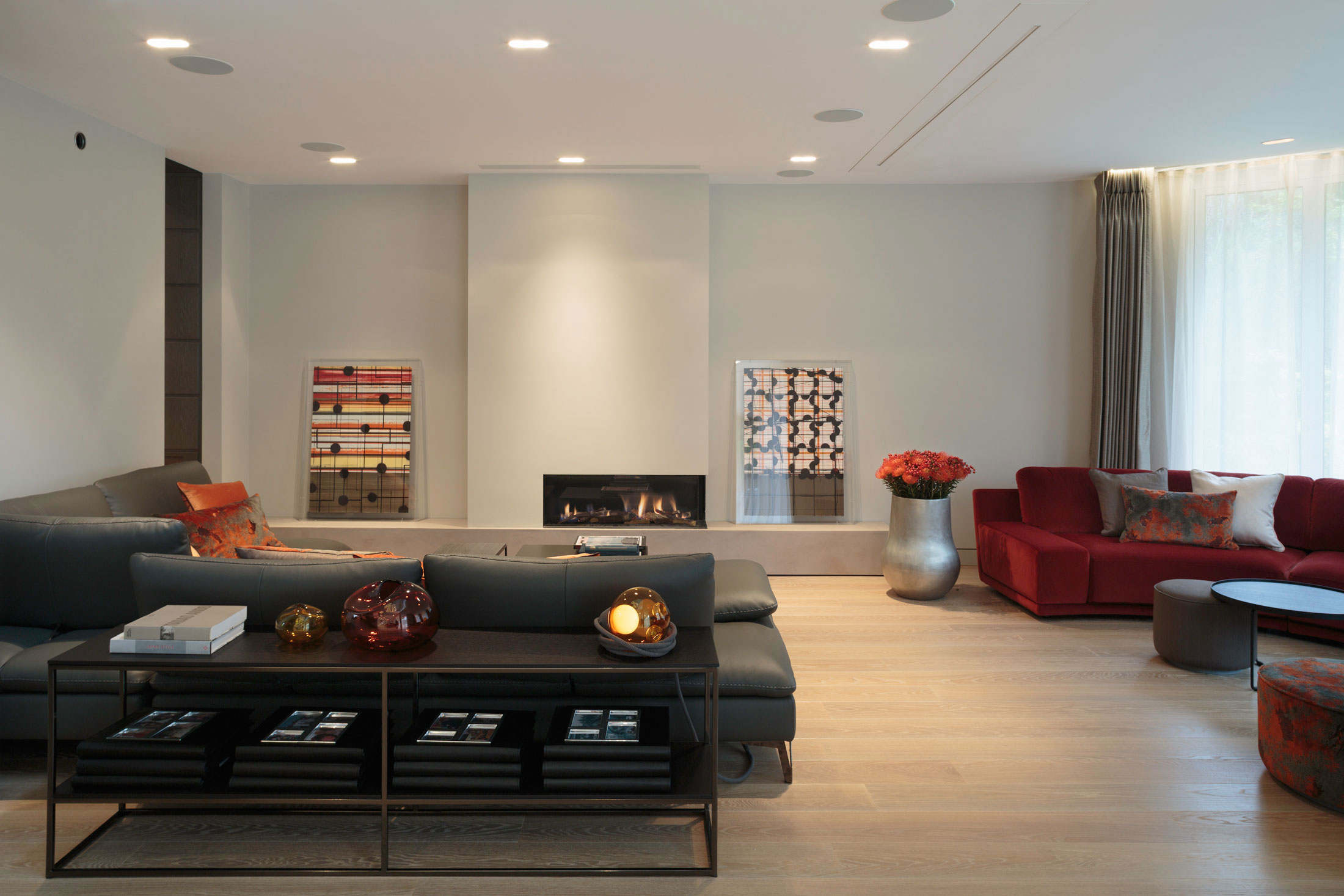 An Ultramodern and Stylish House with Welcoming Interior and Sharp Lines in London by Staffan Tollgard Design Group (8)