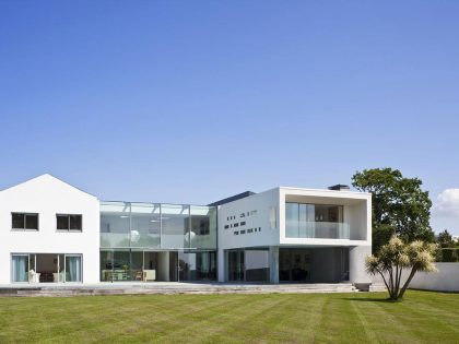 A Unique Family Home with Spectacular Views on the Island of Jersey by Jamie Falla Architecture (1)