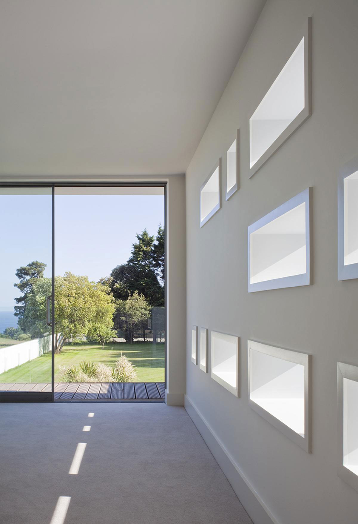 A Unique Family Home with Spectacular Views on the Island of Jersey by Jamie Falla Architecture (10)