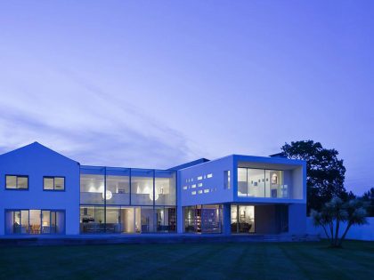 A Unique Family Home with Spectacular Views on the Island of Jersey by Jamie Falla Architecture (11)