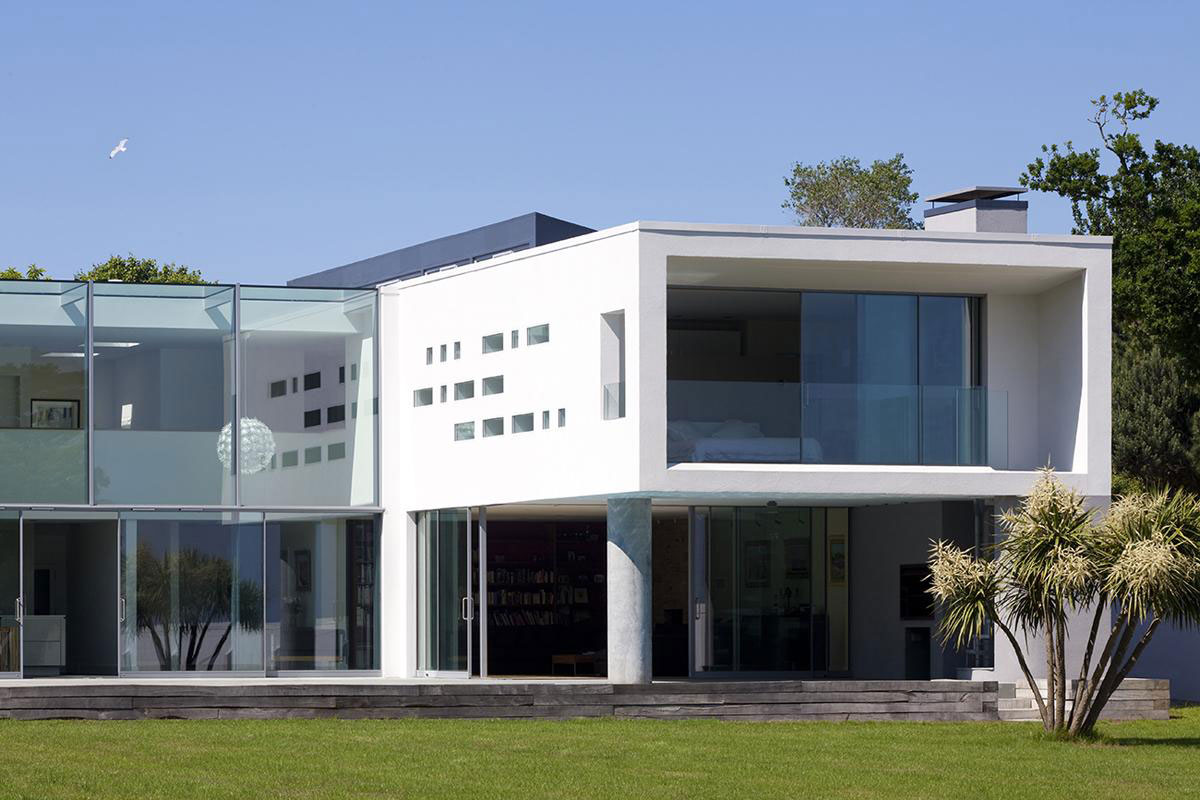 A Unique Family Home with Spectacular Views on the Island of Jersey by Jamie Falla Architecture (2)