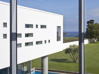 A Unique Family Home with Spectacular Views on the Island of Jersey by Jamie Falla Architecture (8)