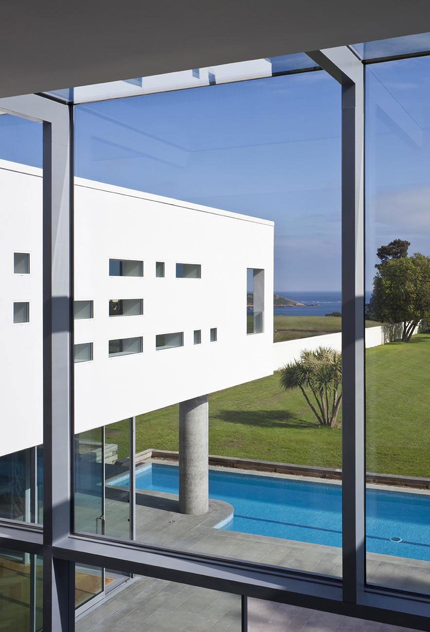 A Unique Family Home with Spectacular Views on the Island of Jersey by Jamie Falla Architecture (8)