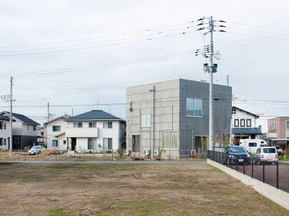 A Unique House with Geometric Shapes and Colorful Interiors in Niigata Prefecture by Kochi Architect’s Studio (1)