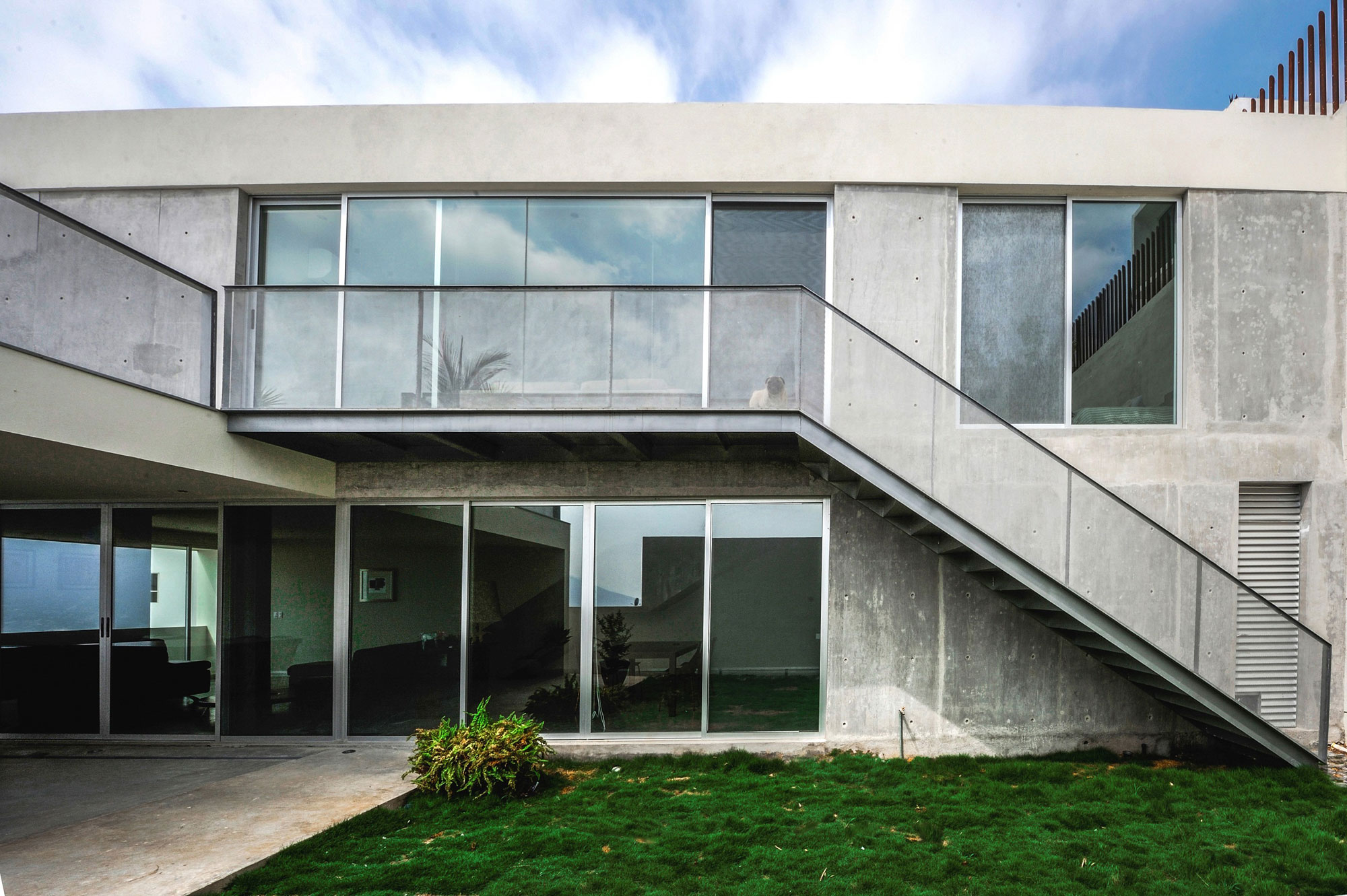A Unique and Beautiful Home with Stunning Views Over the City in Monterrey, Mexico by P+0 Arquitectura (4)