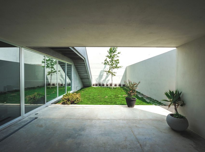 A Unique and Beautiful Home with Stunning Views Over the City in Monterrey, Mexico by P+0 Arquitectura (5)