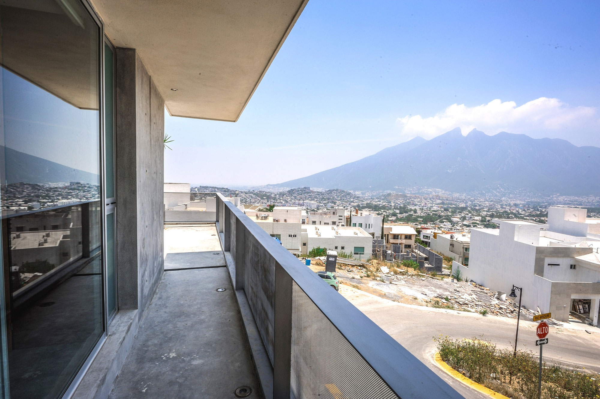 A Unique and Beautiful Home with Stunning Views Over the City in Monterrey, Mexico by P+0 Arquitectura (9)