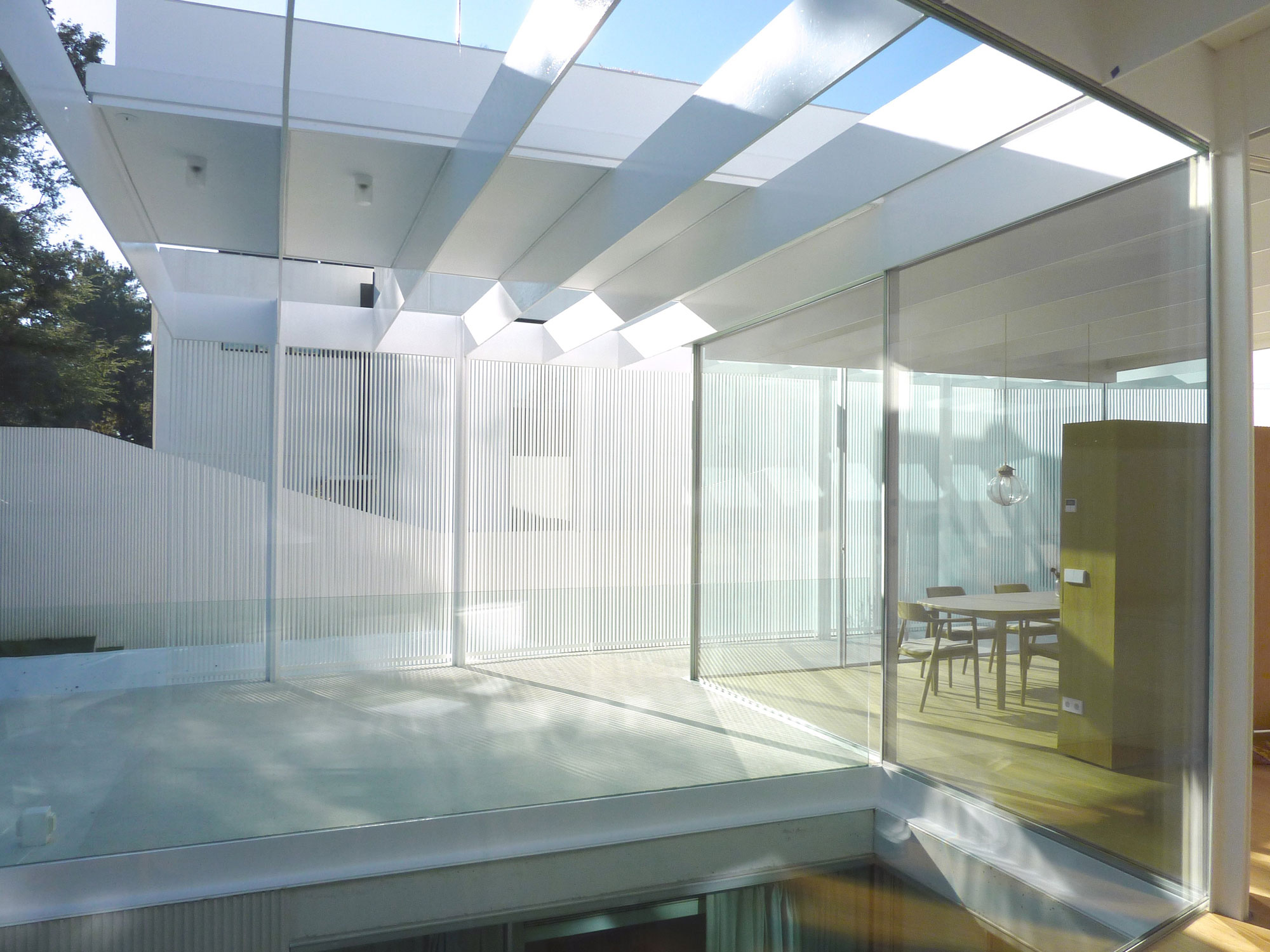 A Unique and Stylish Home Built in Concrete Walls and Metallic Lattices in Madrid, Spain by Estudio (10)