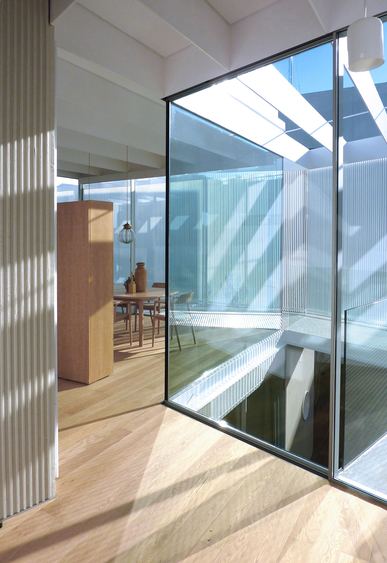A Unique and Stylish Home Built in Concrete Walls and Metallic Lattices in Madrid, Spain by Estudio (15)