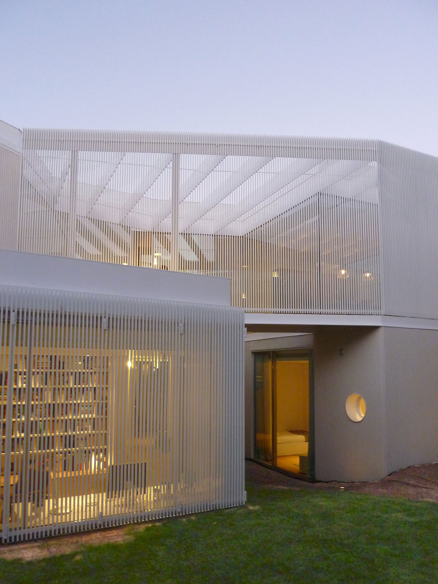 A Unique and Stylish Home Built in Concrete Walls and Metallic Lattices in Madrid, Spain by Estudio (24)