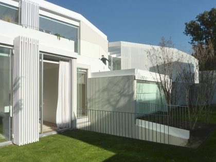 A Unique and Stylish Home Built in Concrete Walls and Metallic Lattices in Madrid, Spain by Estudio (3)