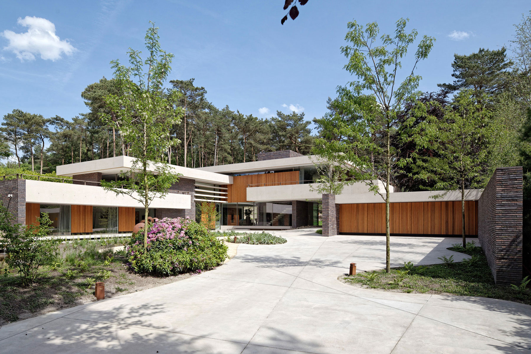 A Unique and Stylish Modern Home in the Pine Forest in Utrecht, The Netherlands by HILBERINKBOSCH Architects (2)